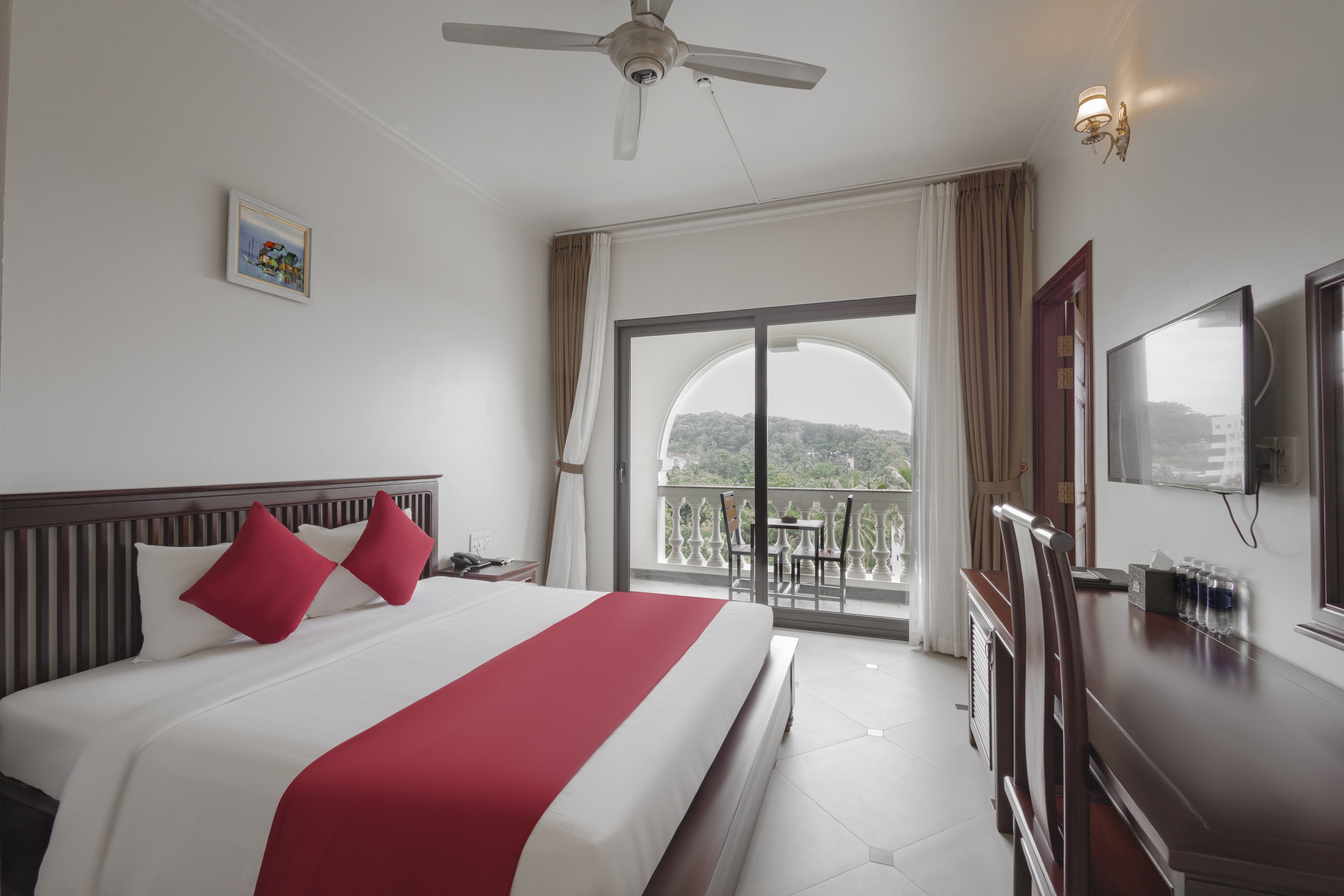 SUITE WITH BALCONY (CHILD WITHOUT EXTRA BED)