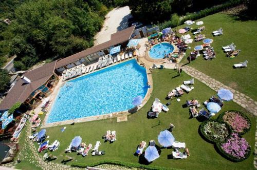 Hotel Saint Elena piscina.jpg