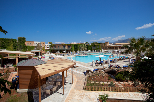 Creta, Hotel Aquis Bella Beach, piscina, terasa.jpg