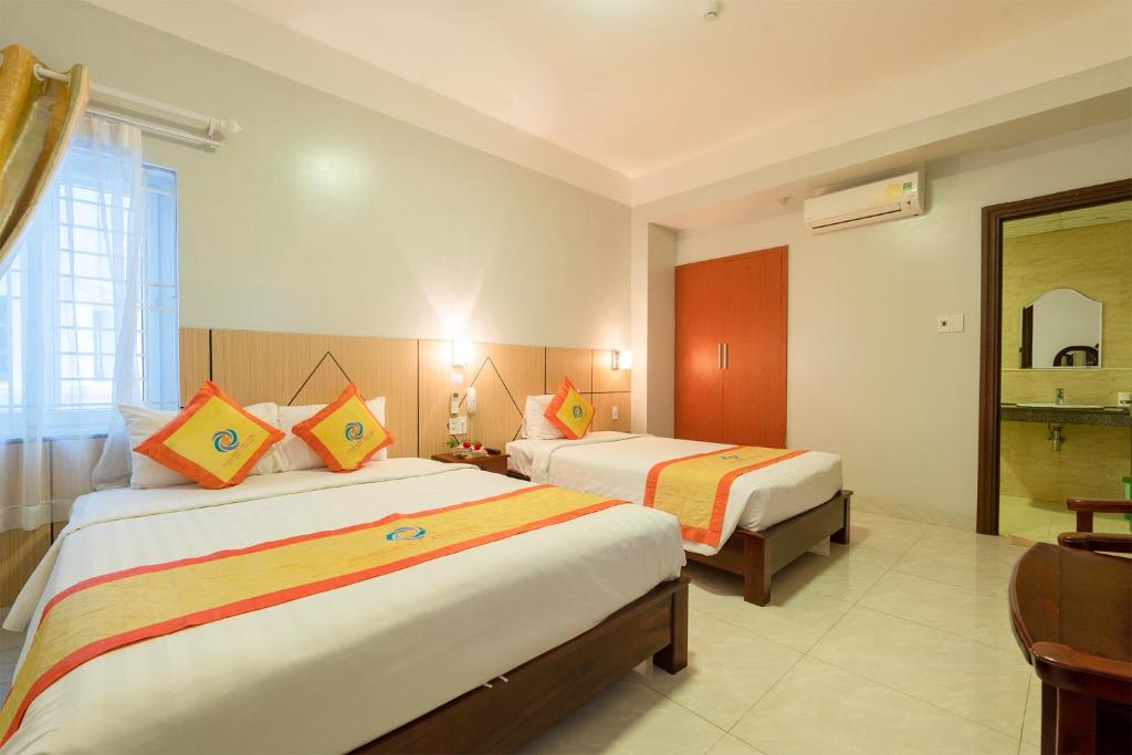 DELUXE TRIPLE SEA VIEW 