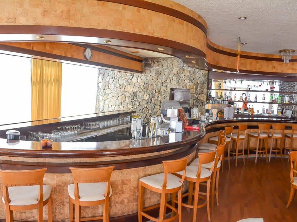 MAIN BAR
