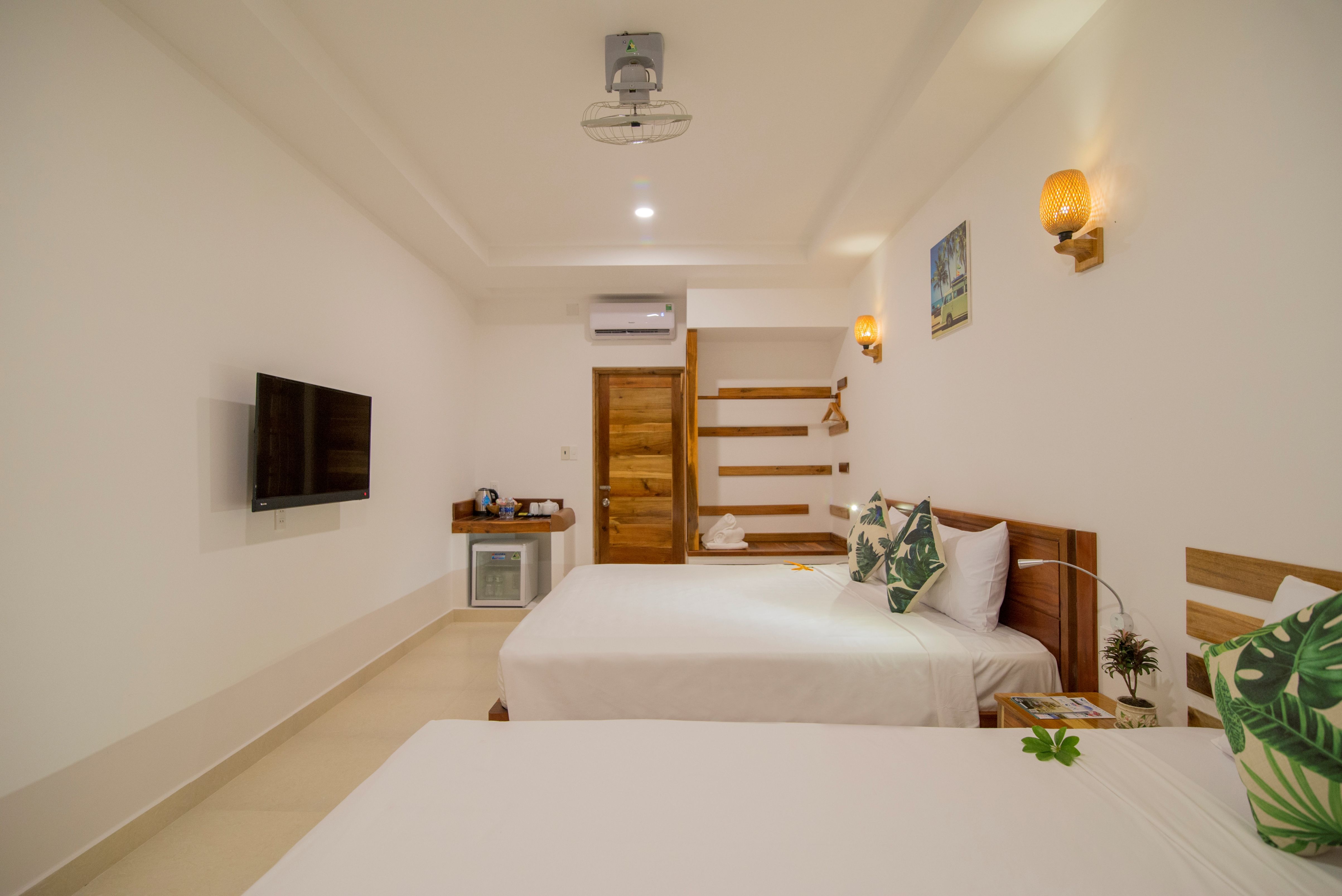 TRIPLE ROOM WITH BALCONY (NO EXTRA BED)