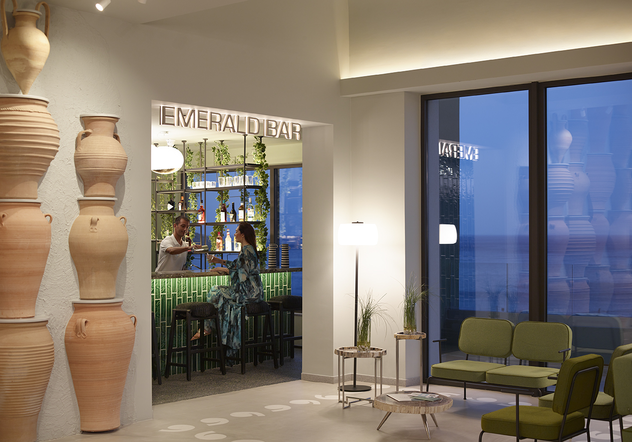Enastron Pool Bar