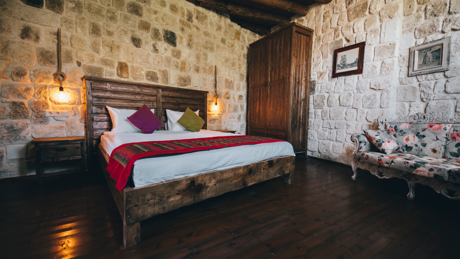 CAVE SUITE ROOM