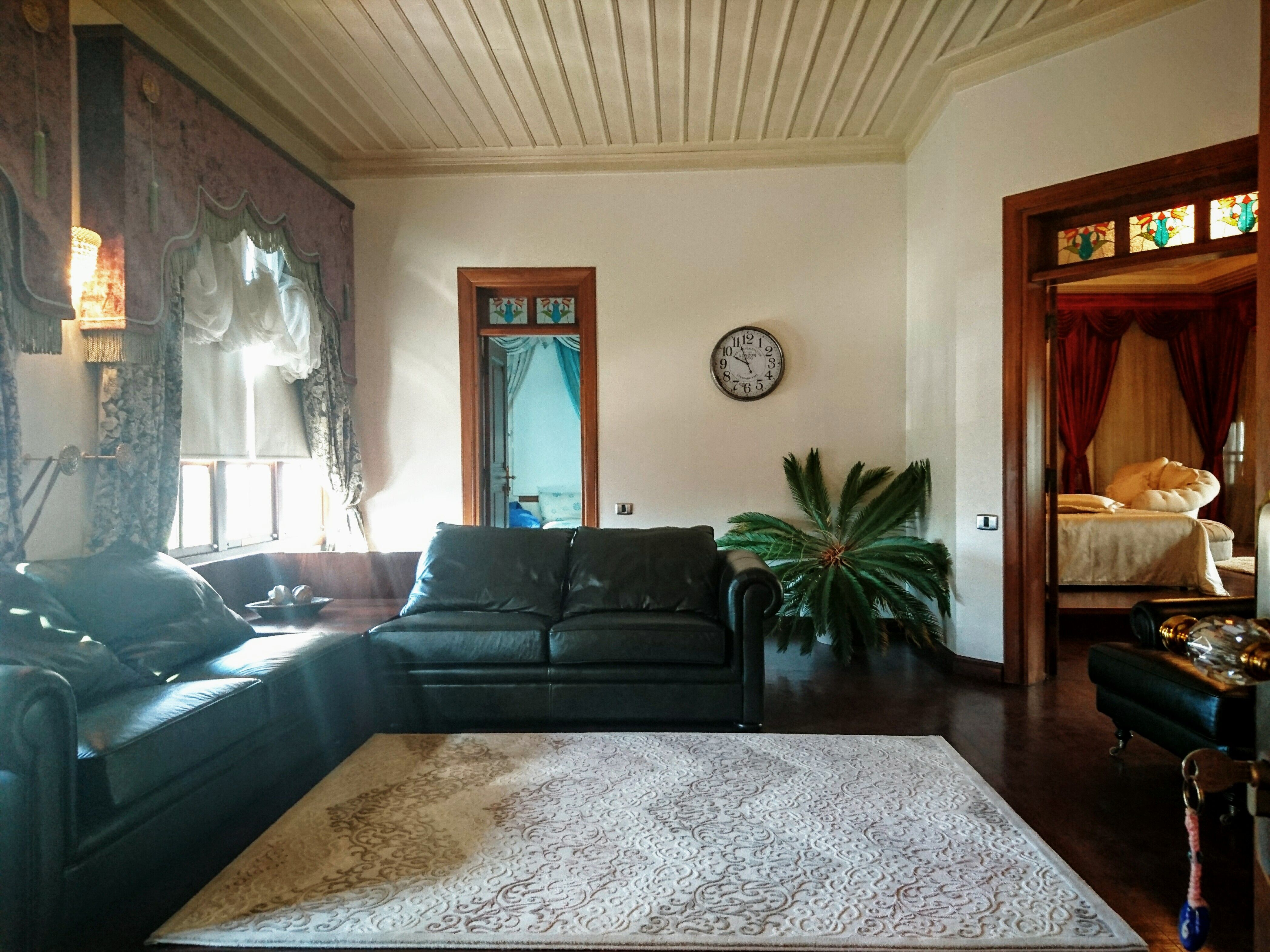 OTTOMAN SUITE