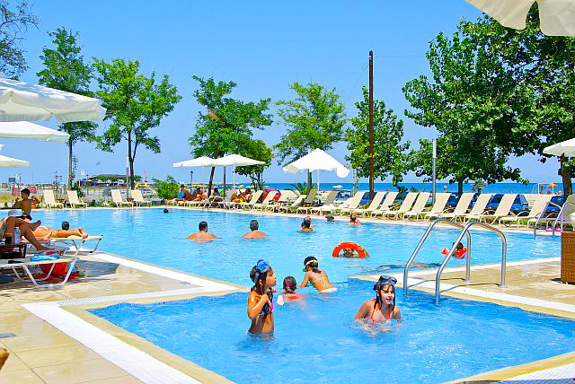 Olympic Beach, Hotel Giannoulis, exterior, piscina, sezlonguri, mare.jpg