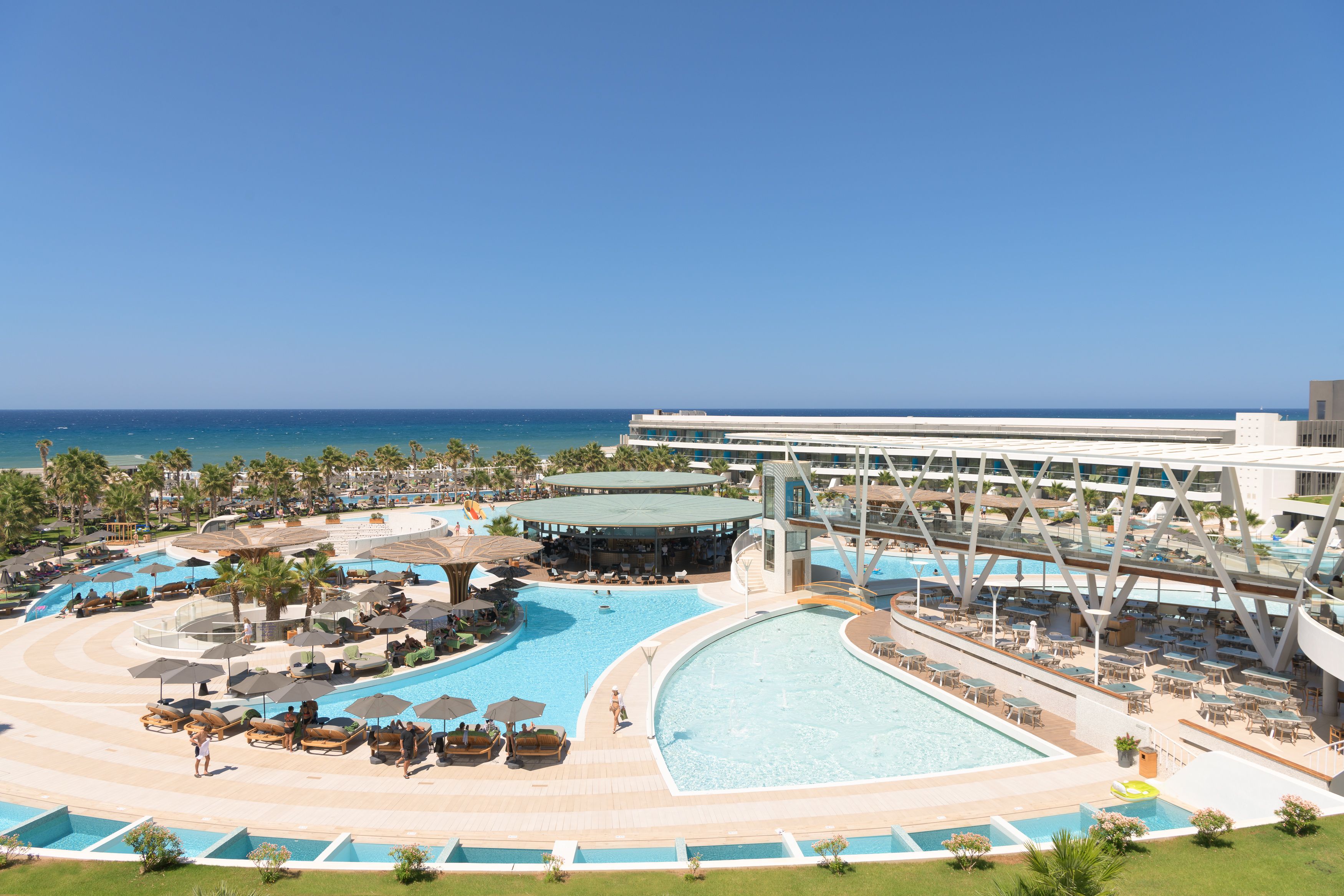 2 Bedroom Family Pool or Sea View 