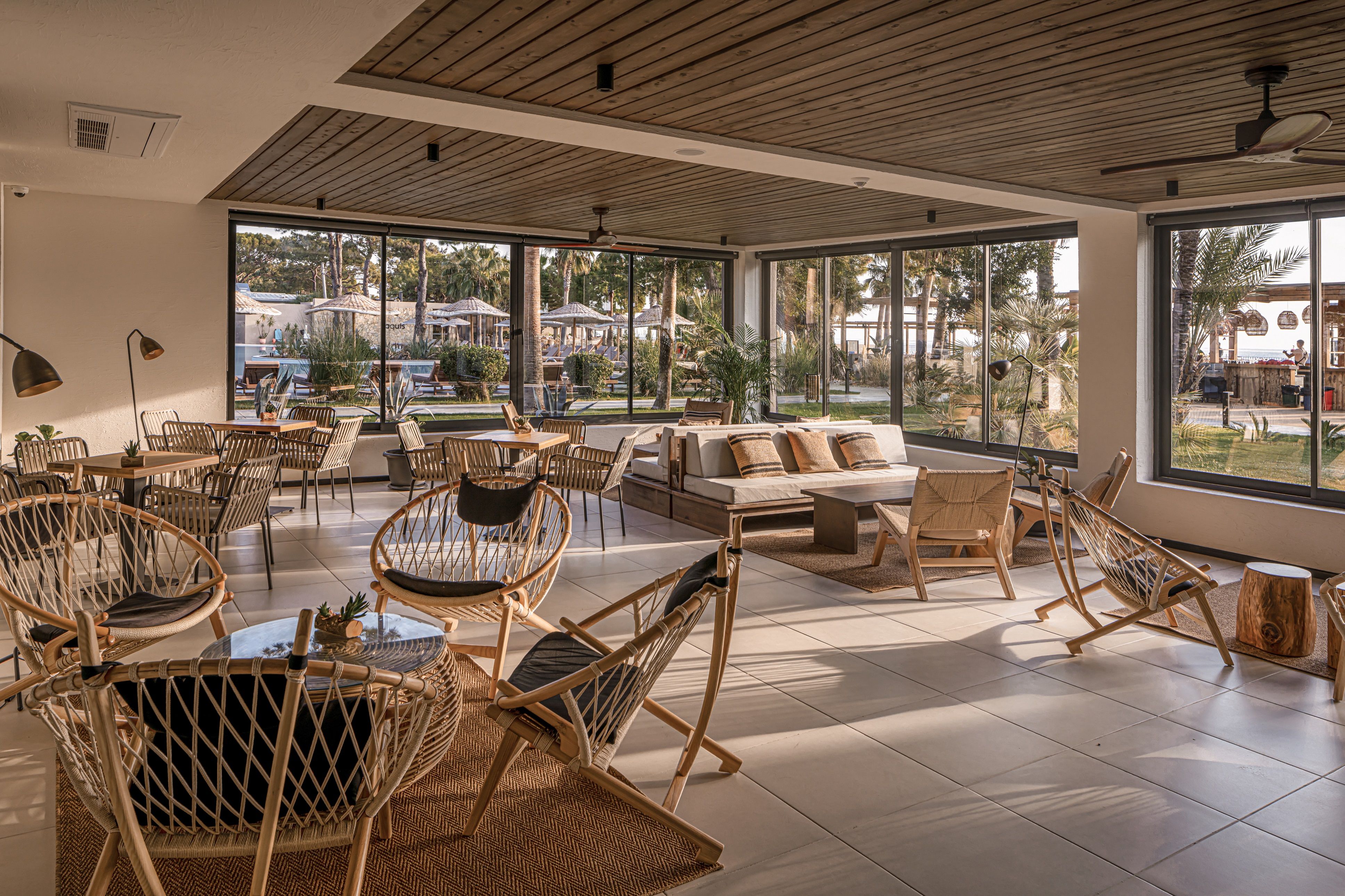 BALMY TERRACE BAR