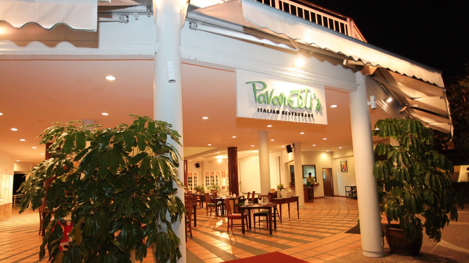 Pavarotti's Italian Restaurant 