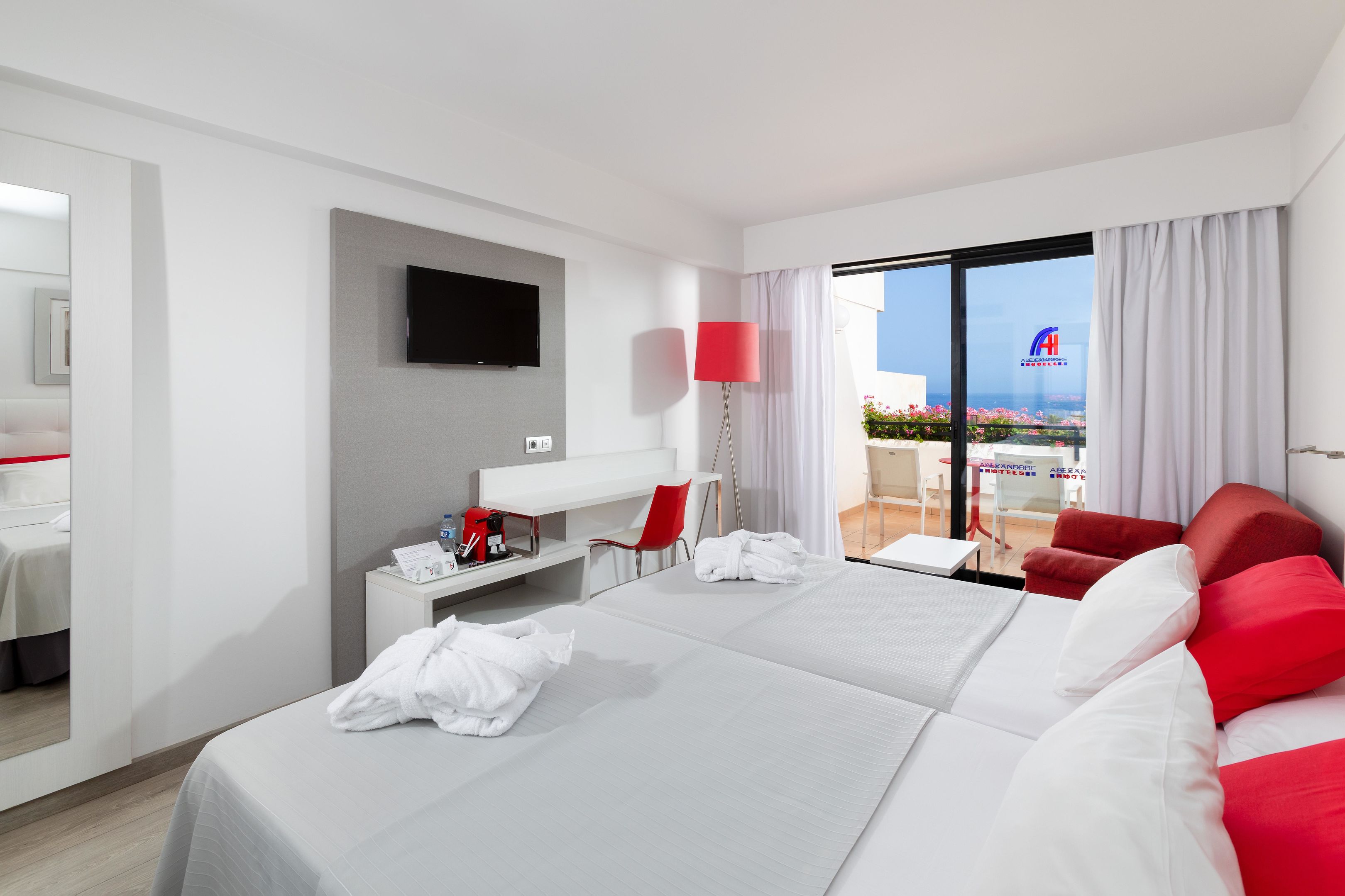 SUPERIOR ROOM