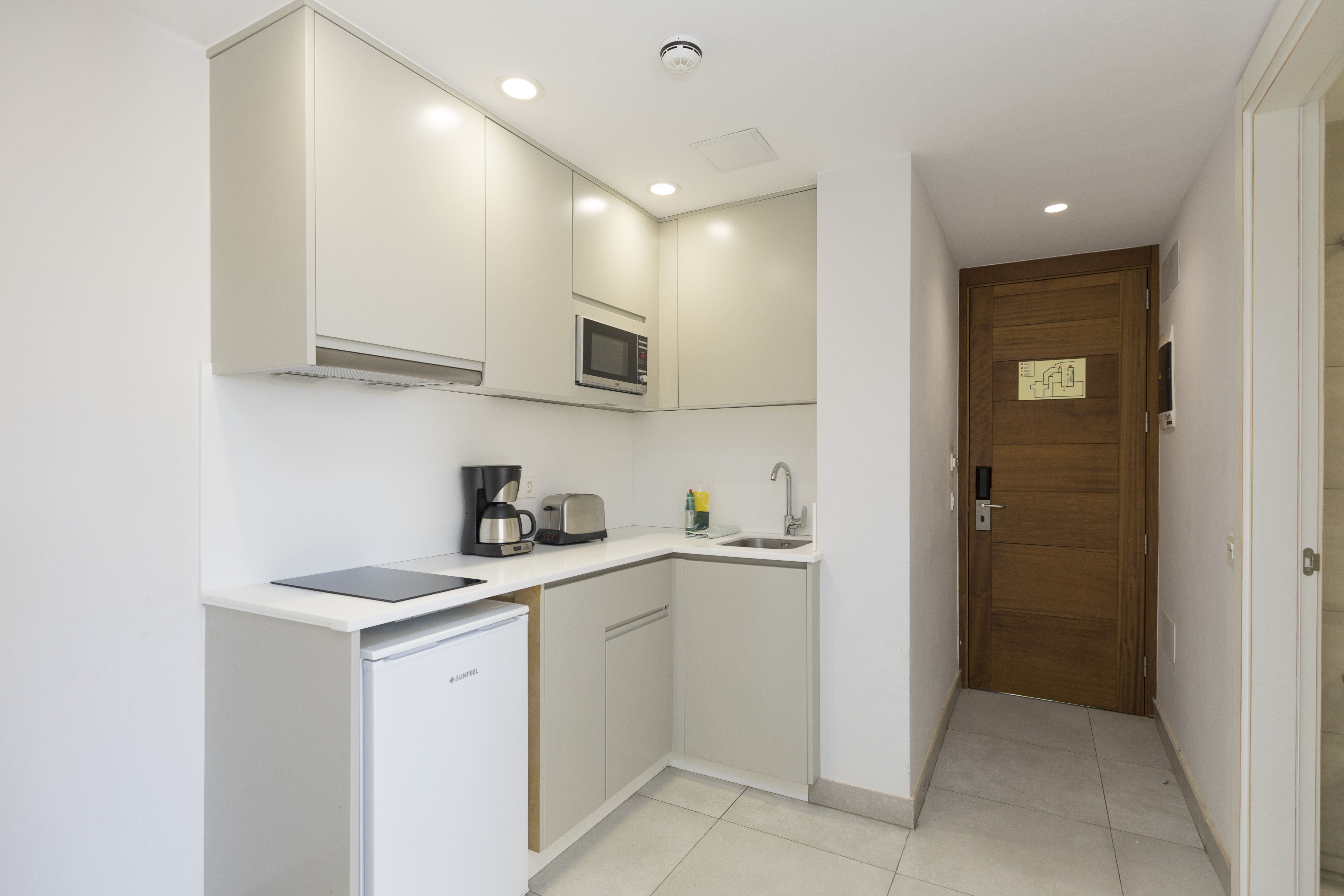 STANDARD 1 BEDROOM APARTMENT WITH BALCONY (APR)