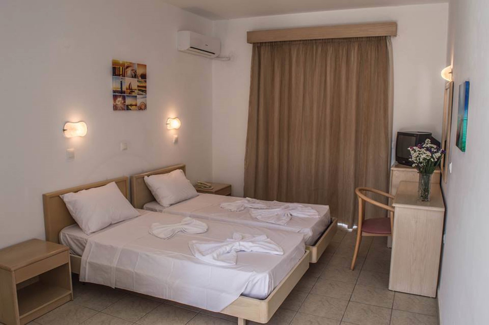 DOUBLE ROOM