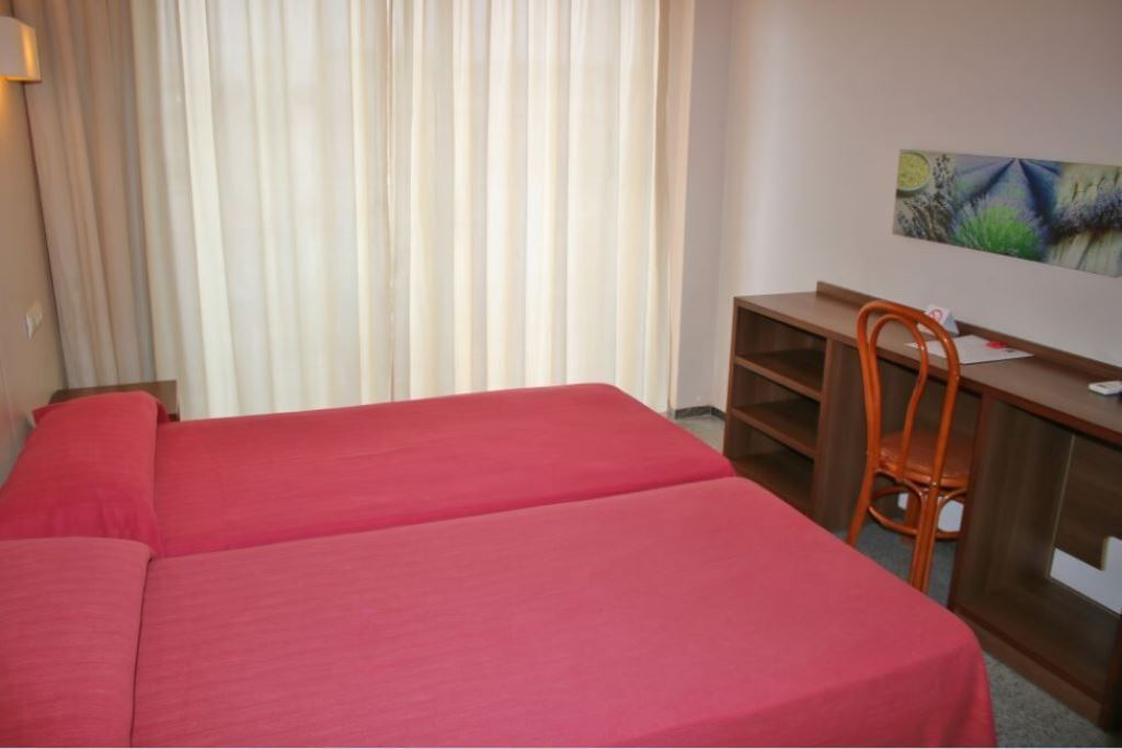 CLASSIC DOUBLE ROOM WITH BALCONY OR TERRACE