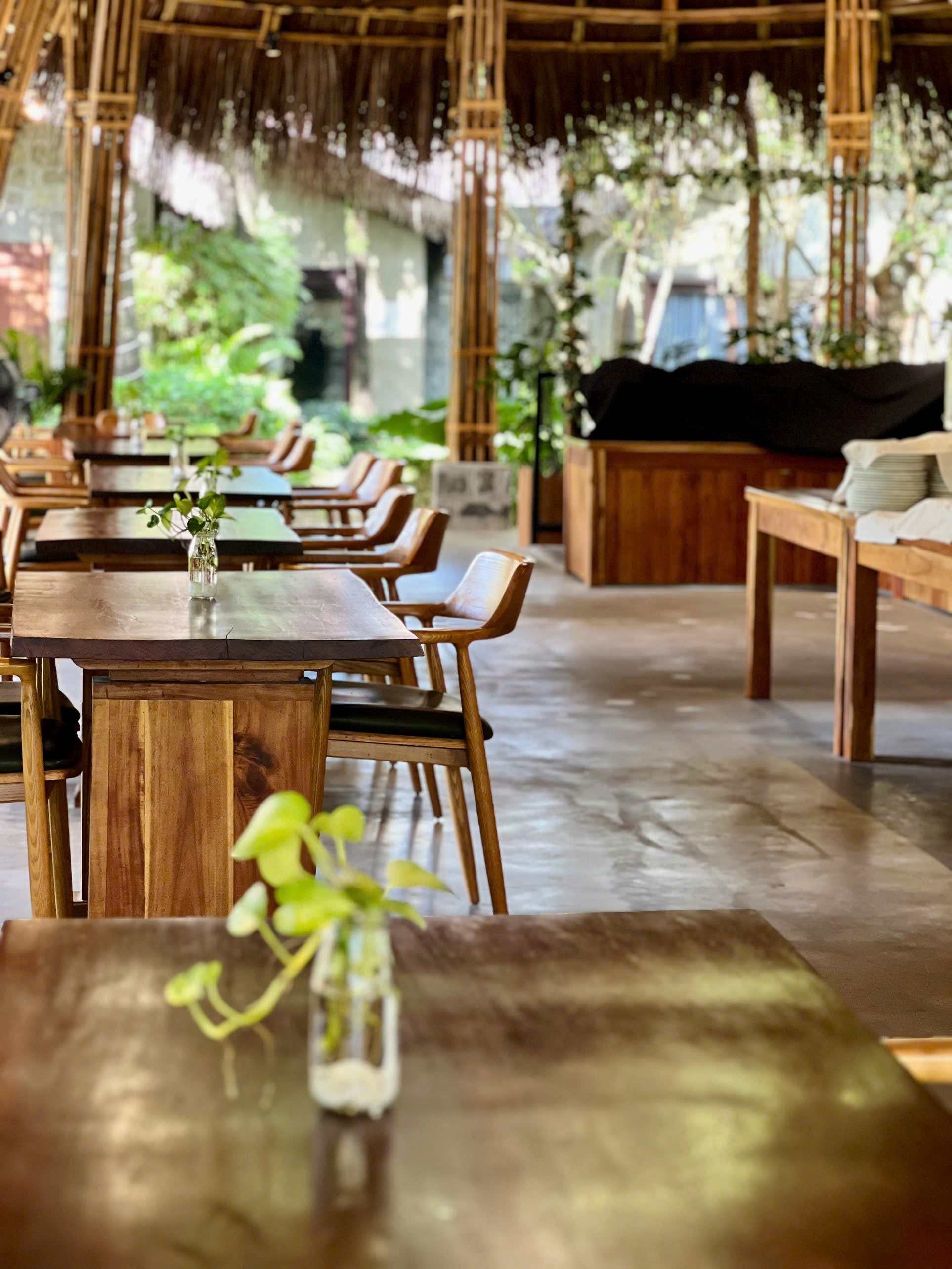 HOTELS RESTAURANT