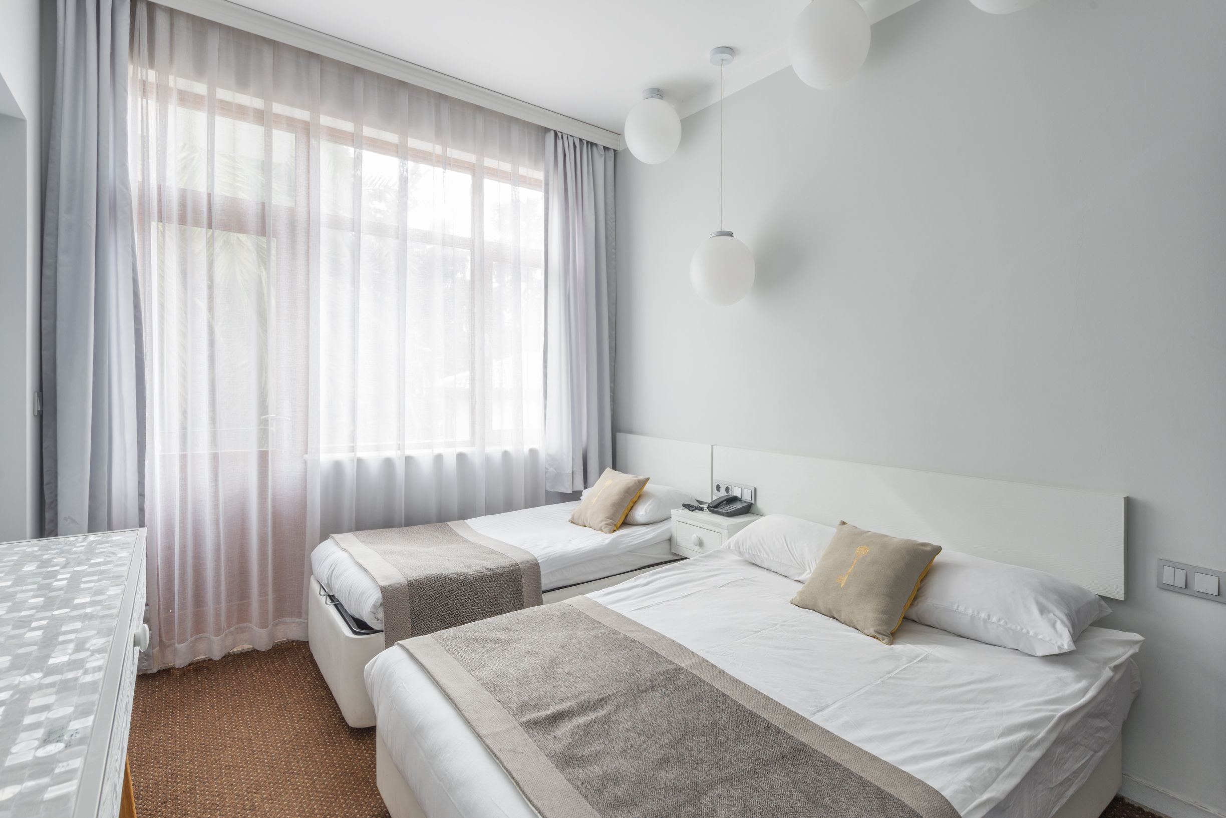ECONOMY ROOM 