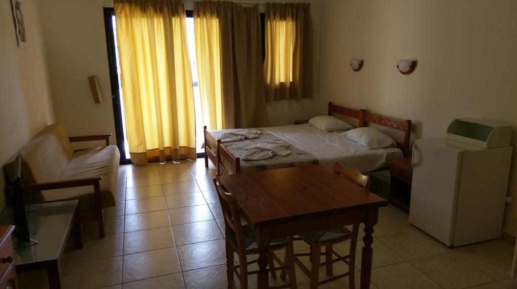 STUDIO APARTMENT INLAND VIEW