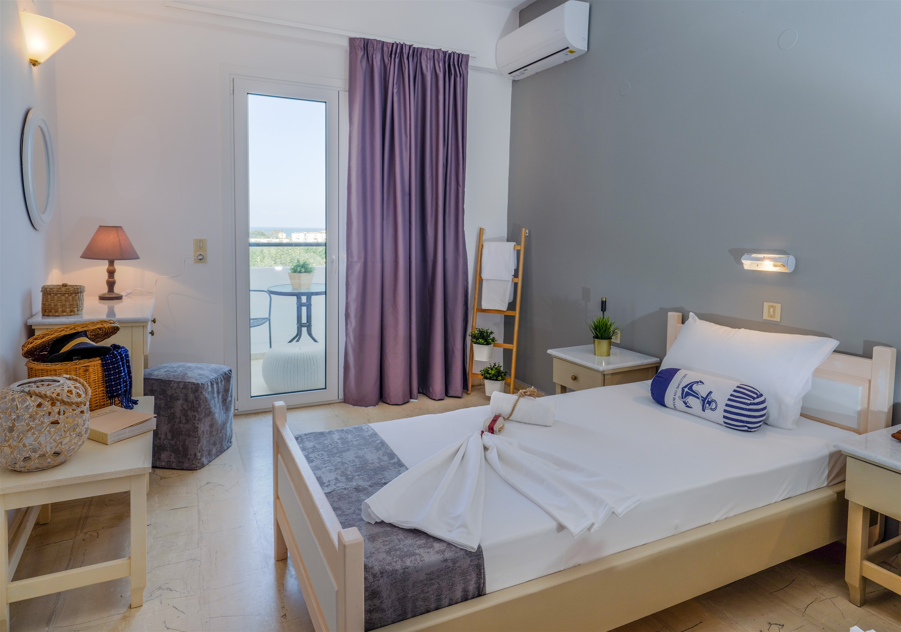 DOUBLE ROOM