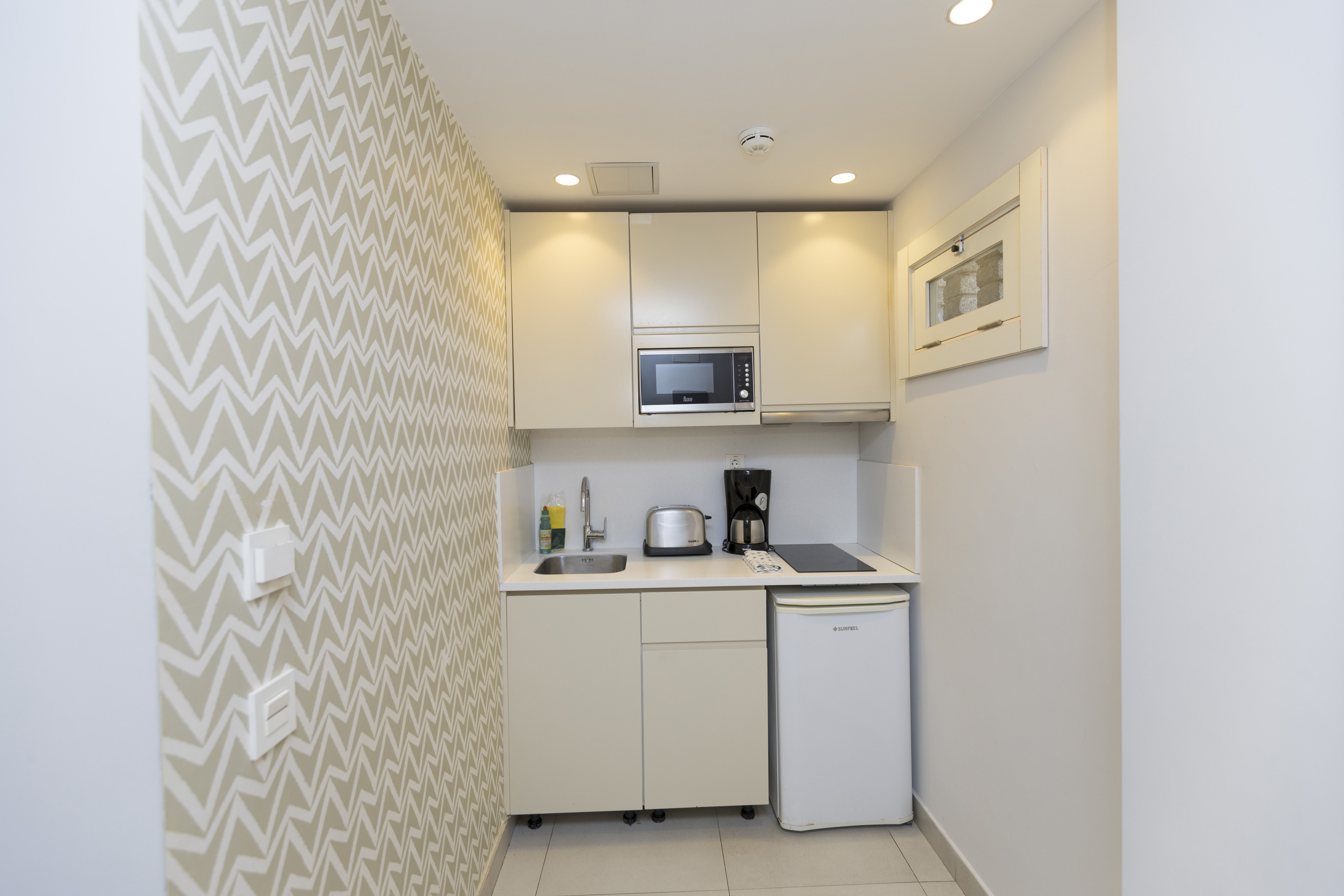 DOUBLE STANDARD 1 BEDROOM APARTMENT WITH BALCONY (A2R)