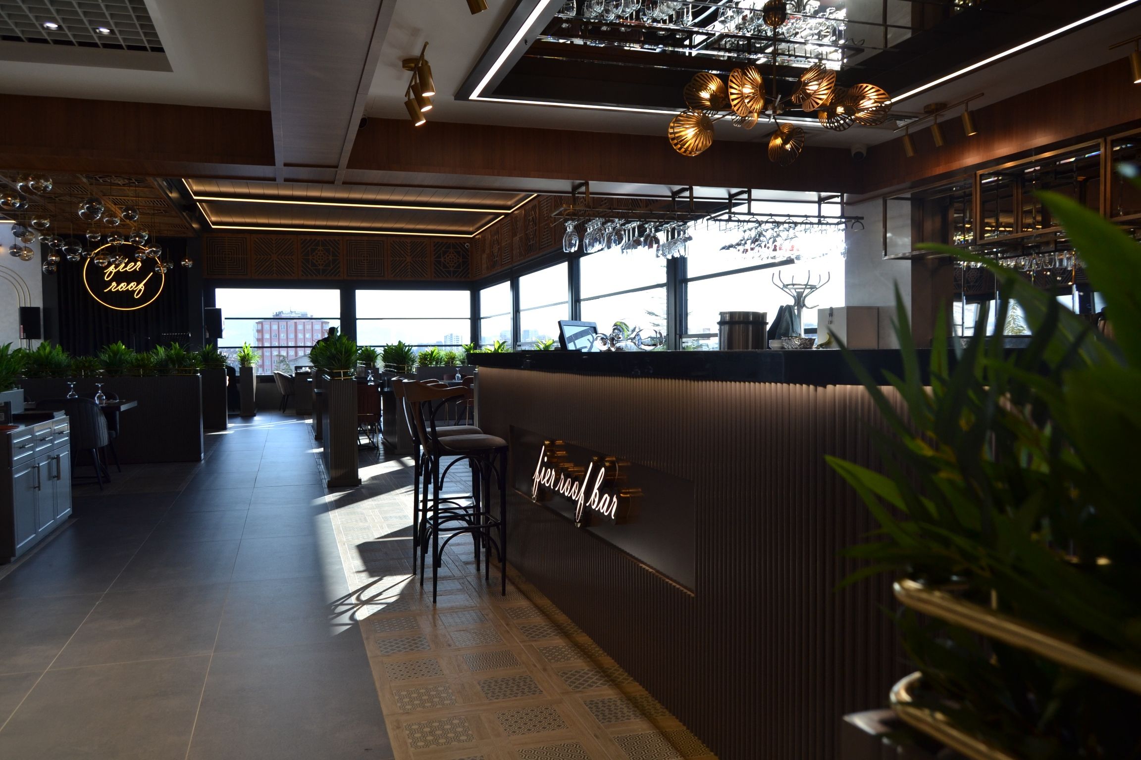 ROOS RESTAURANT