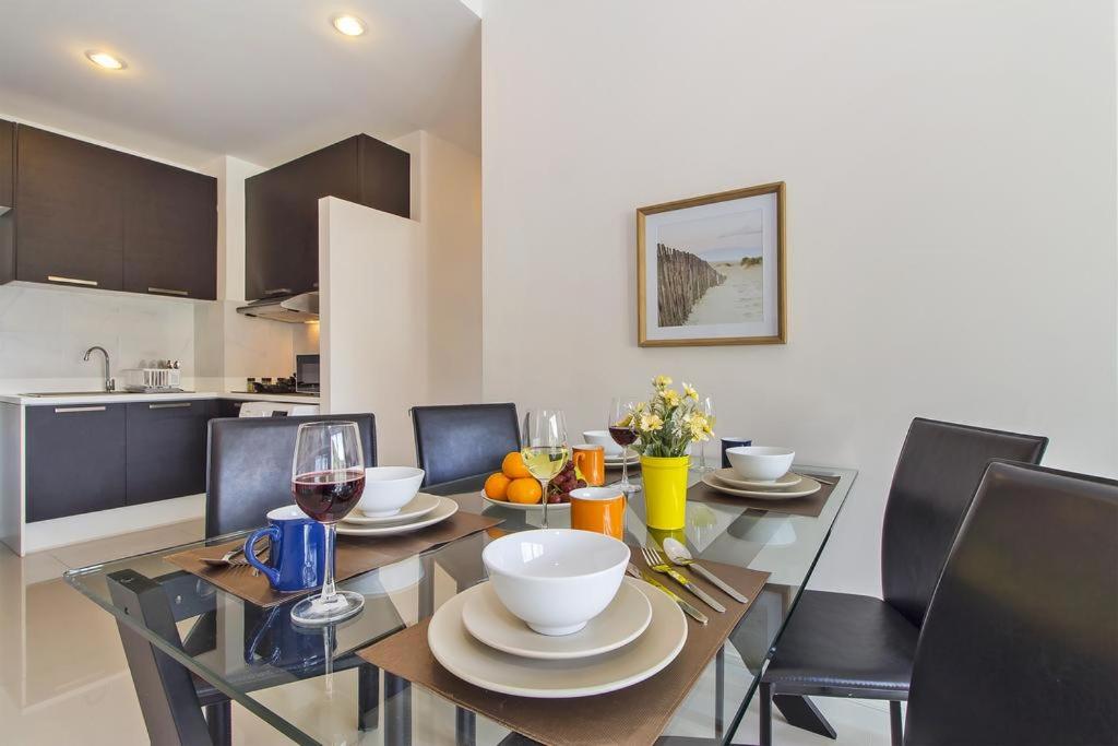 2 Bedrooms Apartment