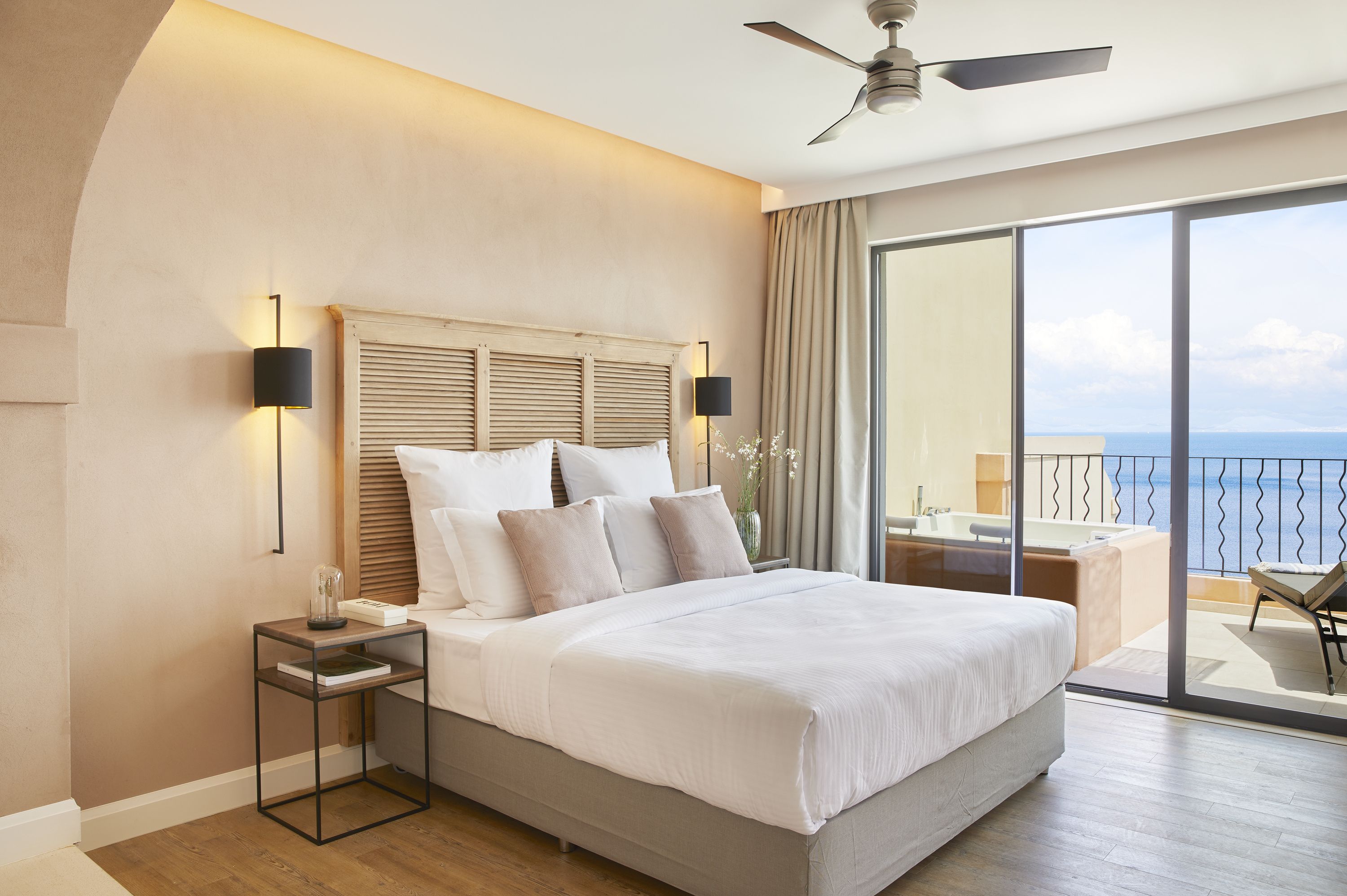 Grand Terrace Deluxe Suite Whirlpool