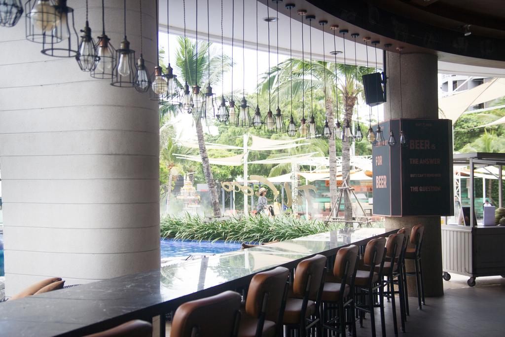 Pool Bar