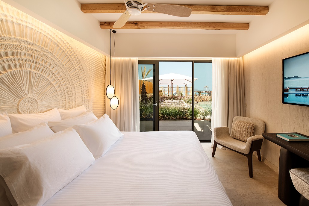Suite Sea Front Sharing Pool