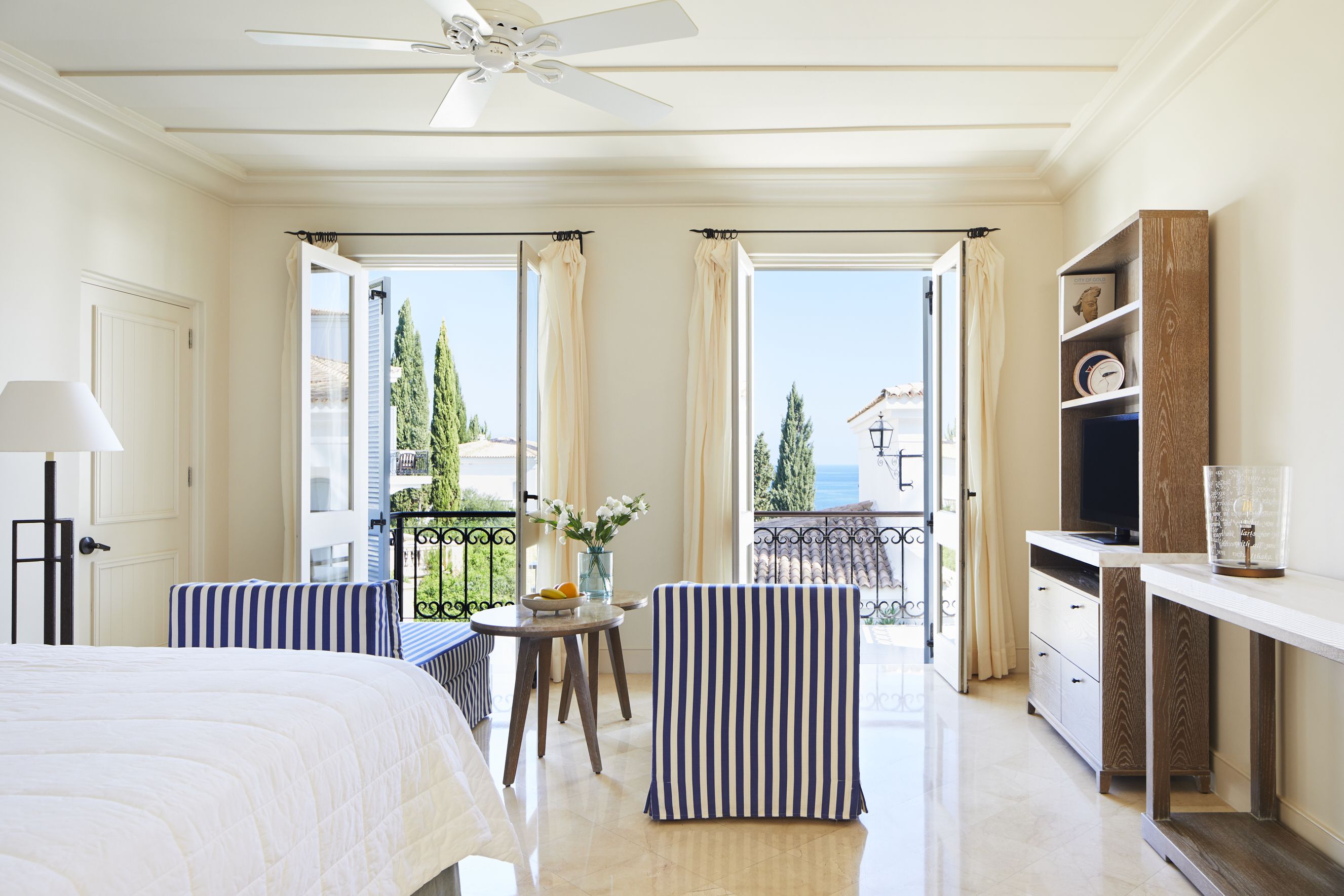 Standard Studio Suite  (SeaView, Balcony )