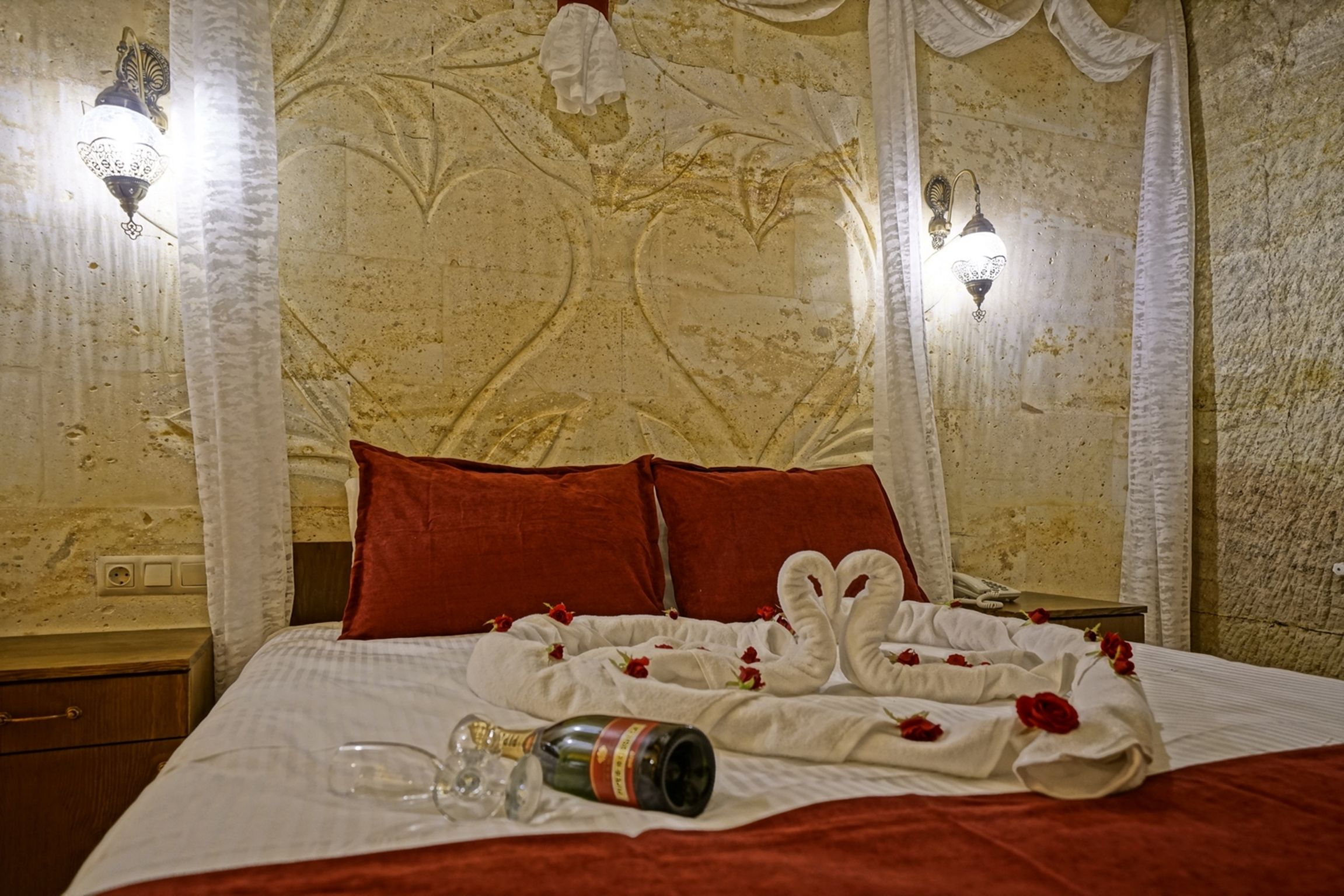FAMILY AND HONEYMOON SUITE ROOM