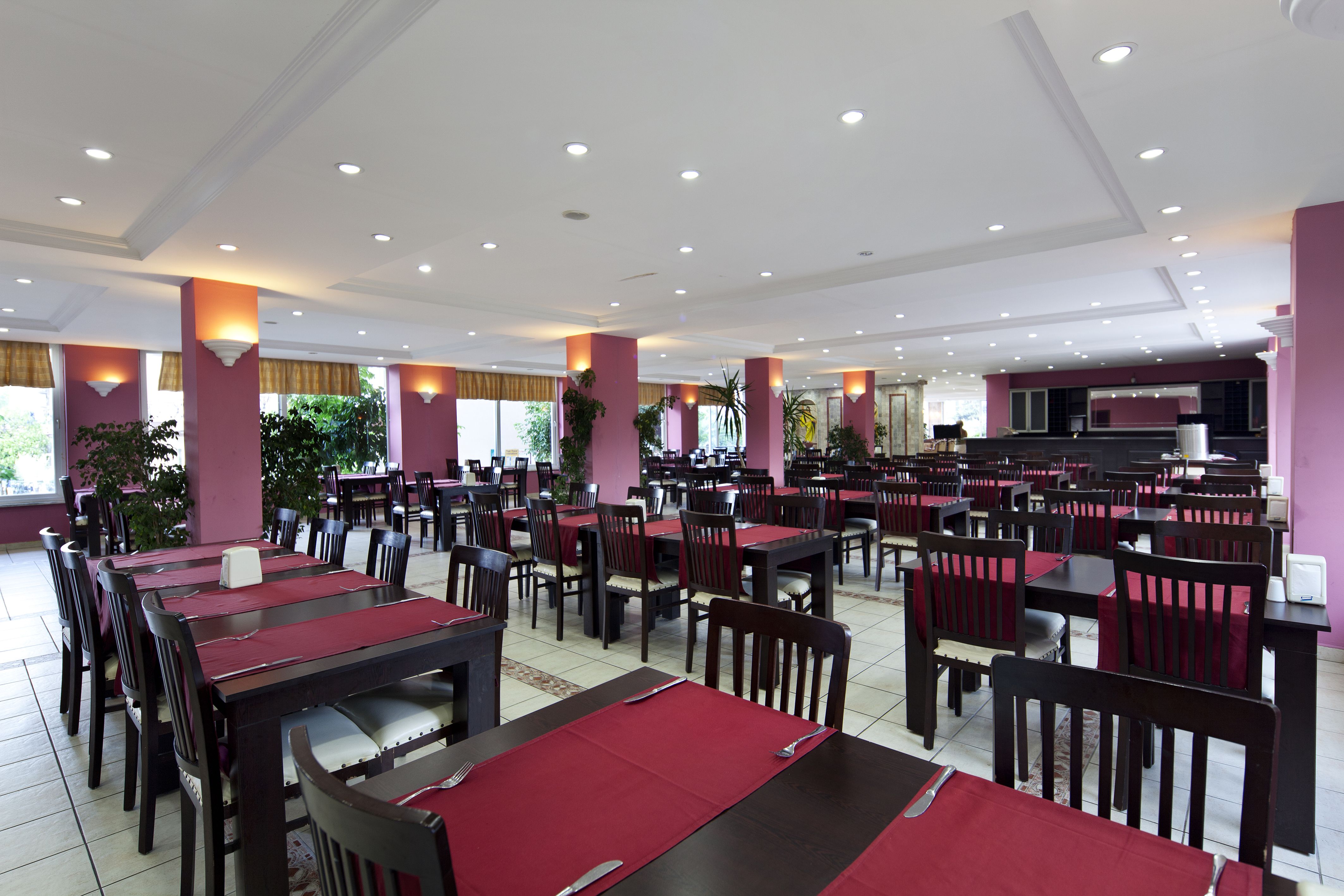 MAIN RESTAURANT