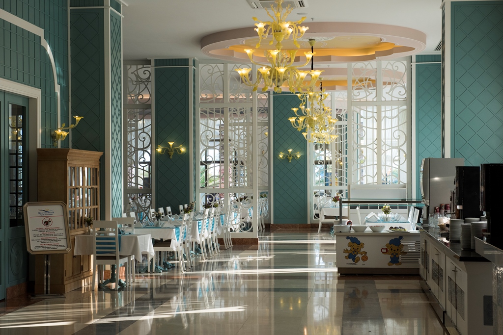 MAIN RESTAURANT