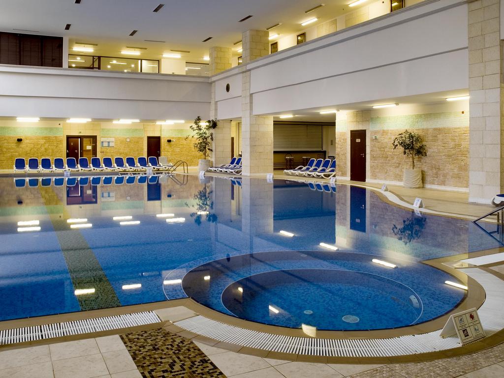 Piscină interioară