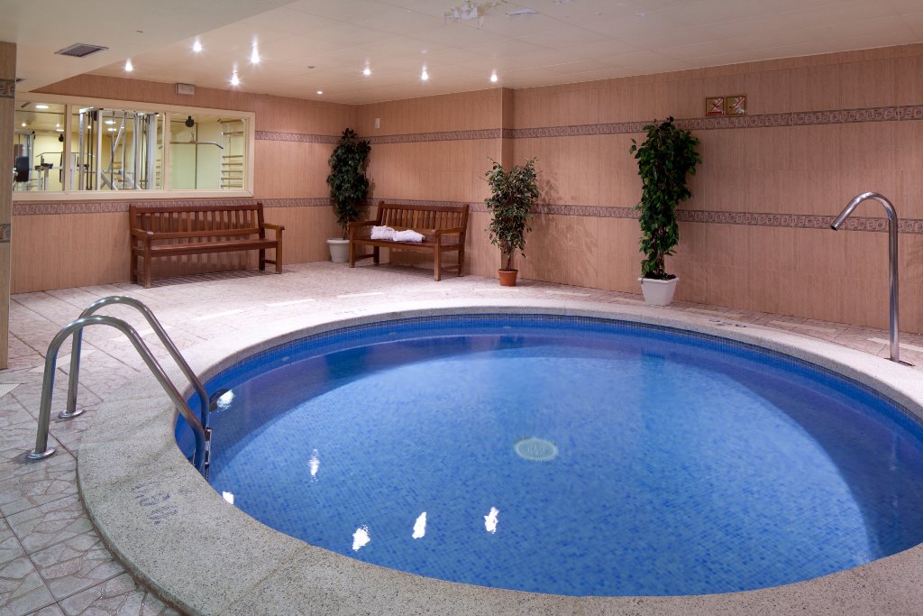 Piscină interioară