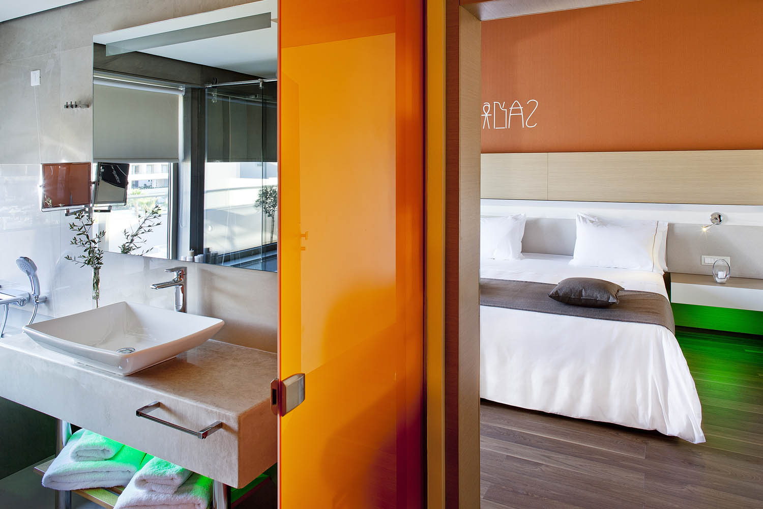 DELUXE SUITE