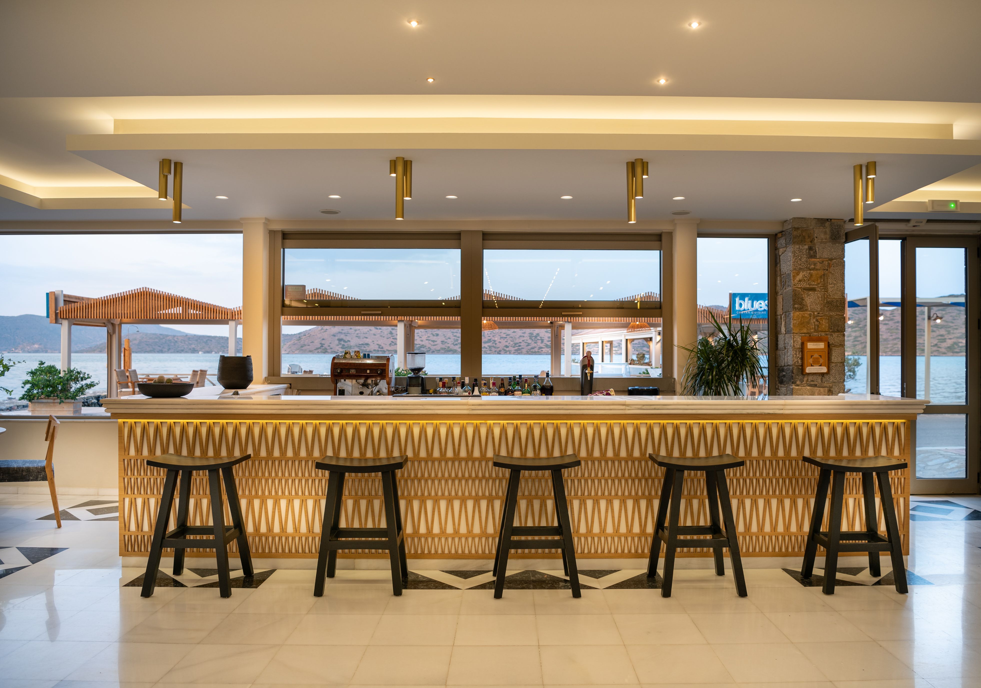 MAIN SEA BREEZE  BAR