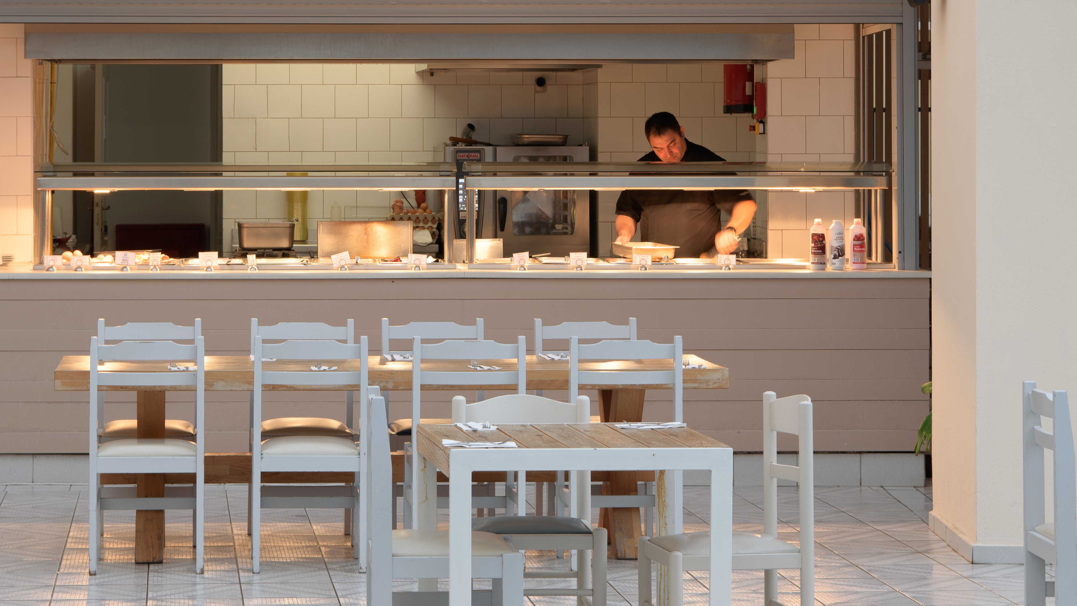 MAIN RESTAURANT 