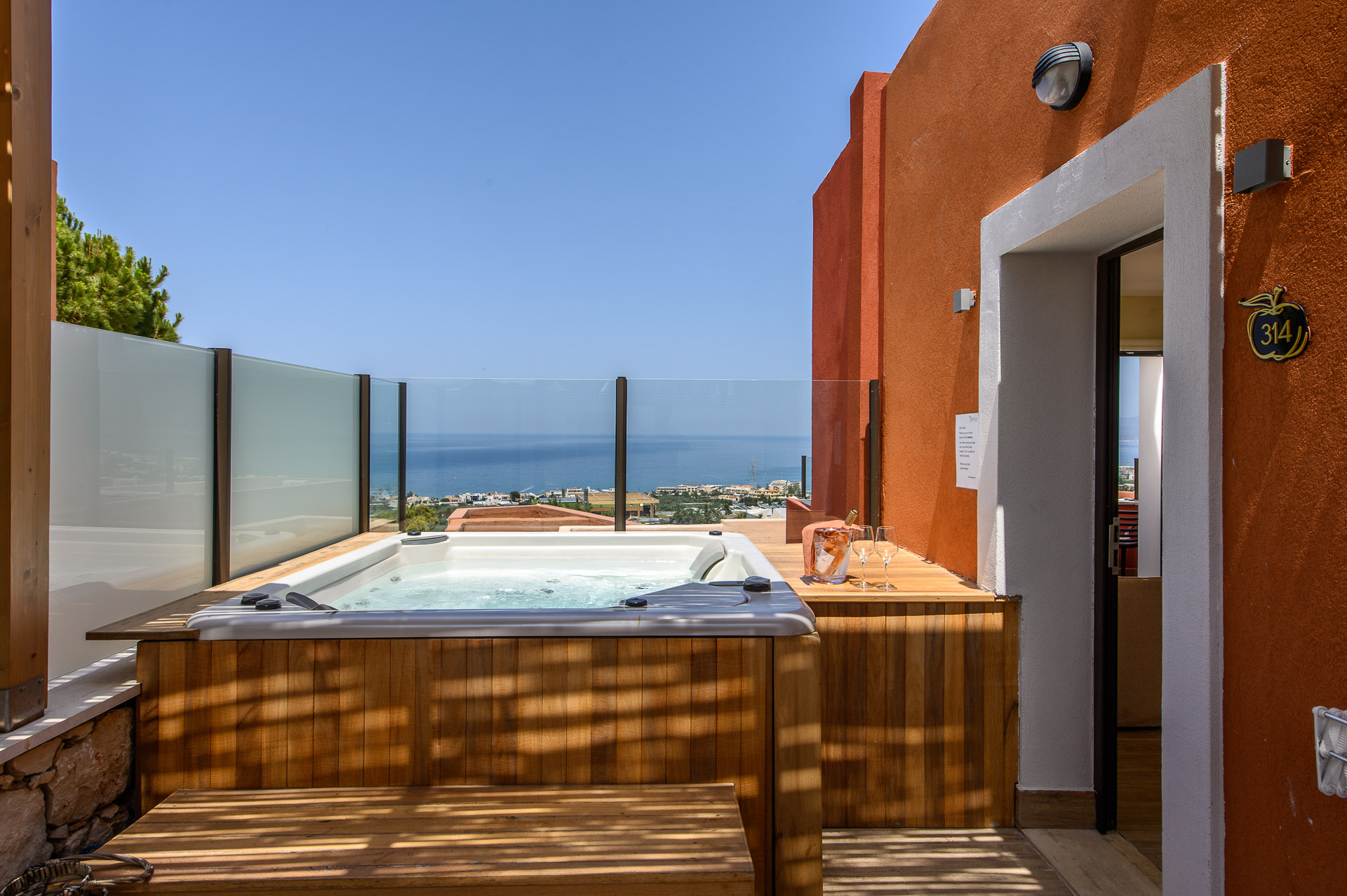 Luxury Two Bedroom Suite Sea View Outdoor Jacuzzi 