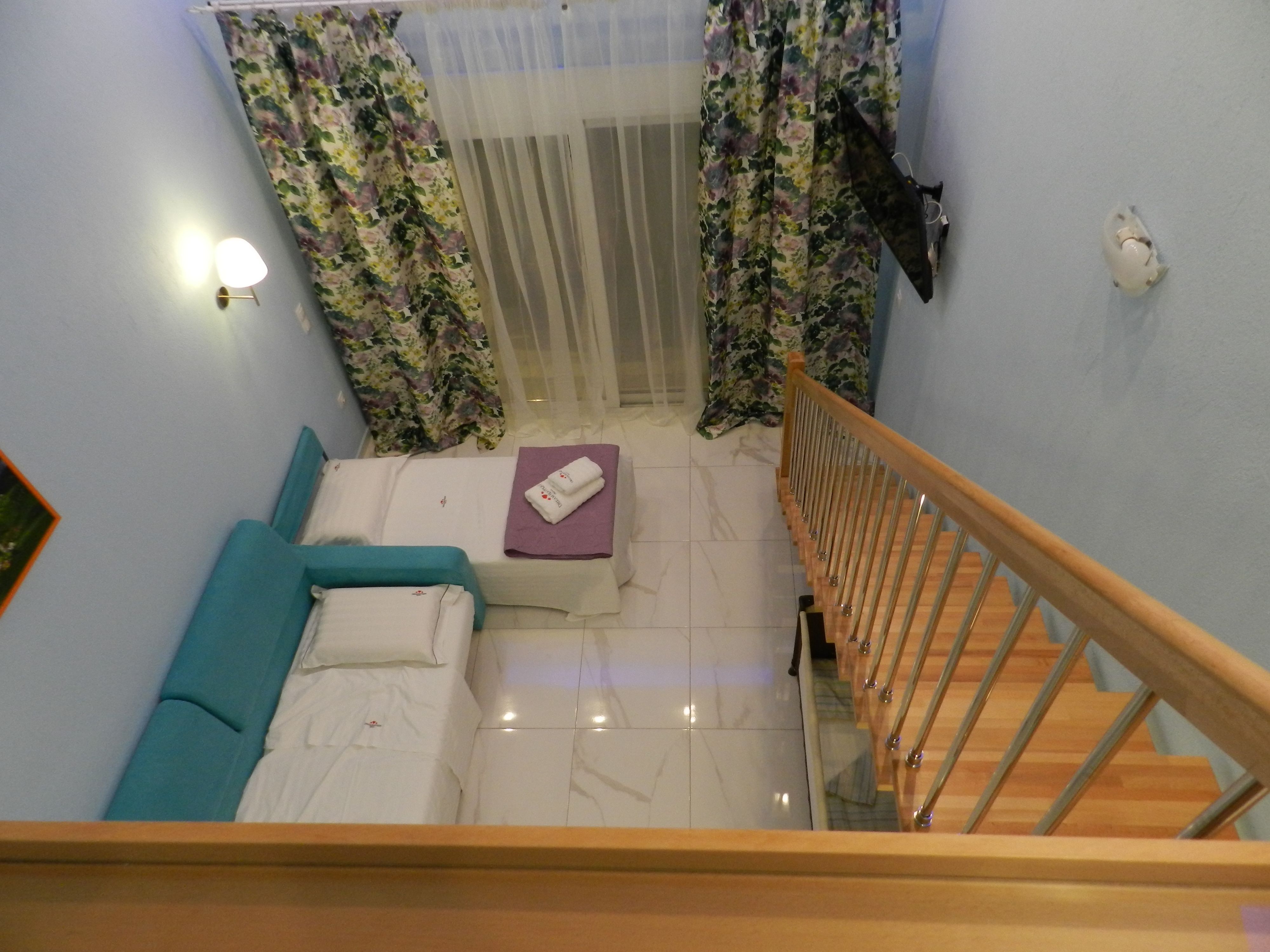 SUITE SPLIT LEVEL