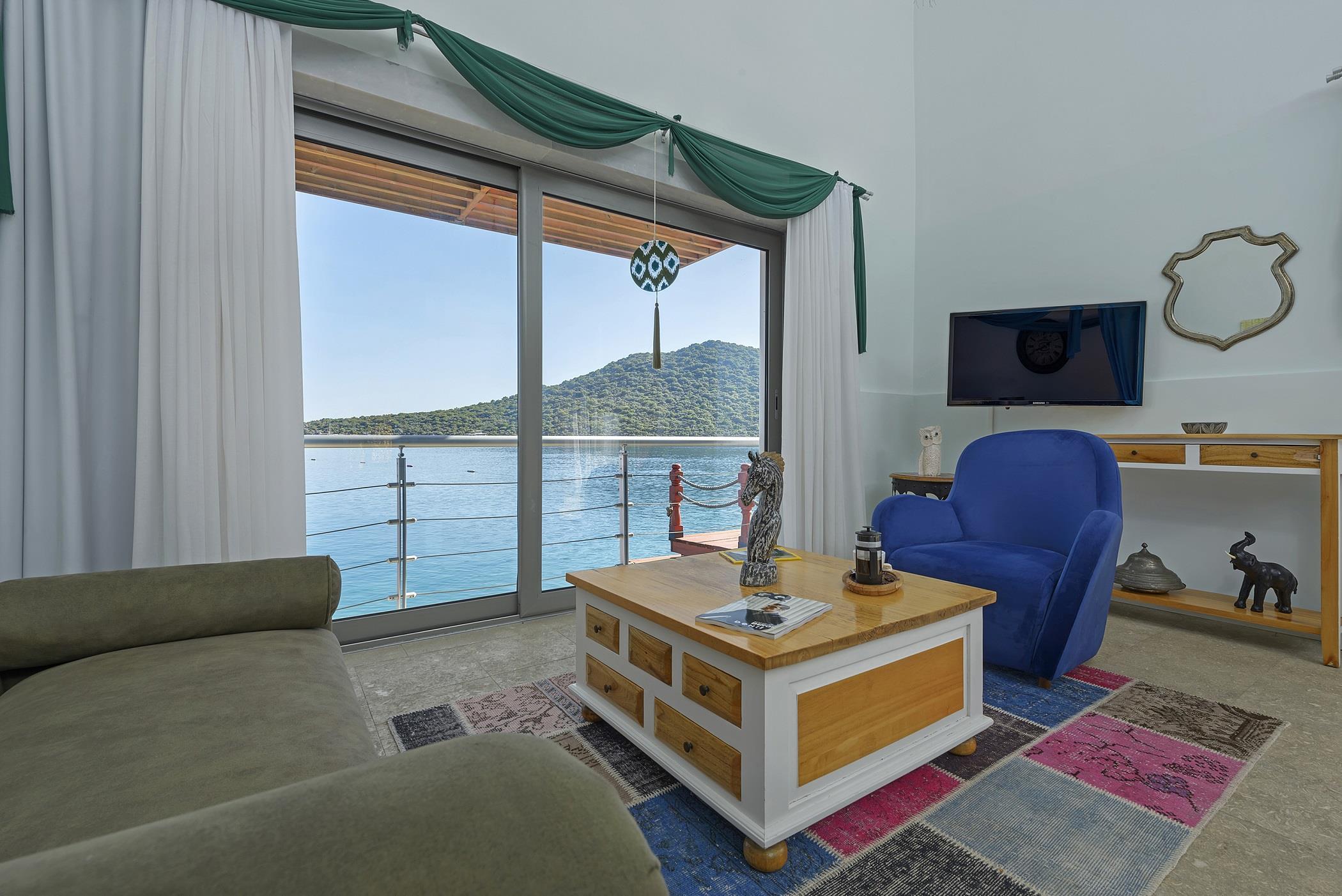 Honeymoon Room With Jacuzzi and Sea View