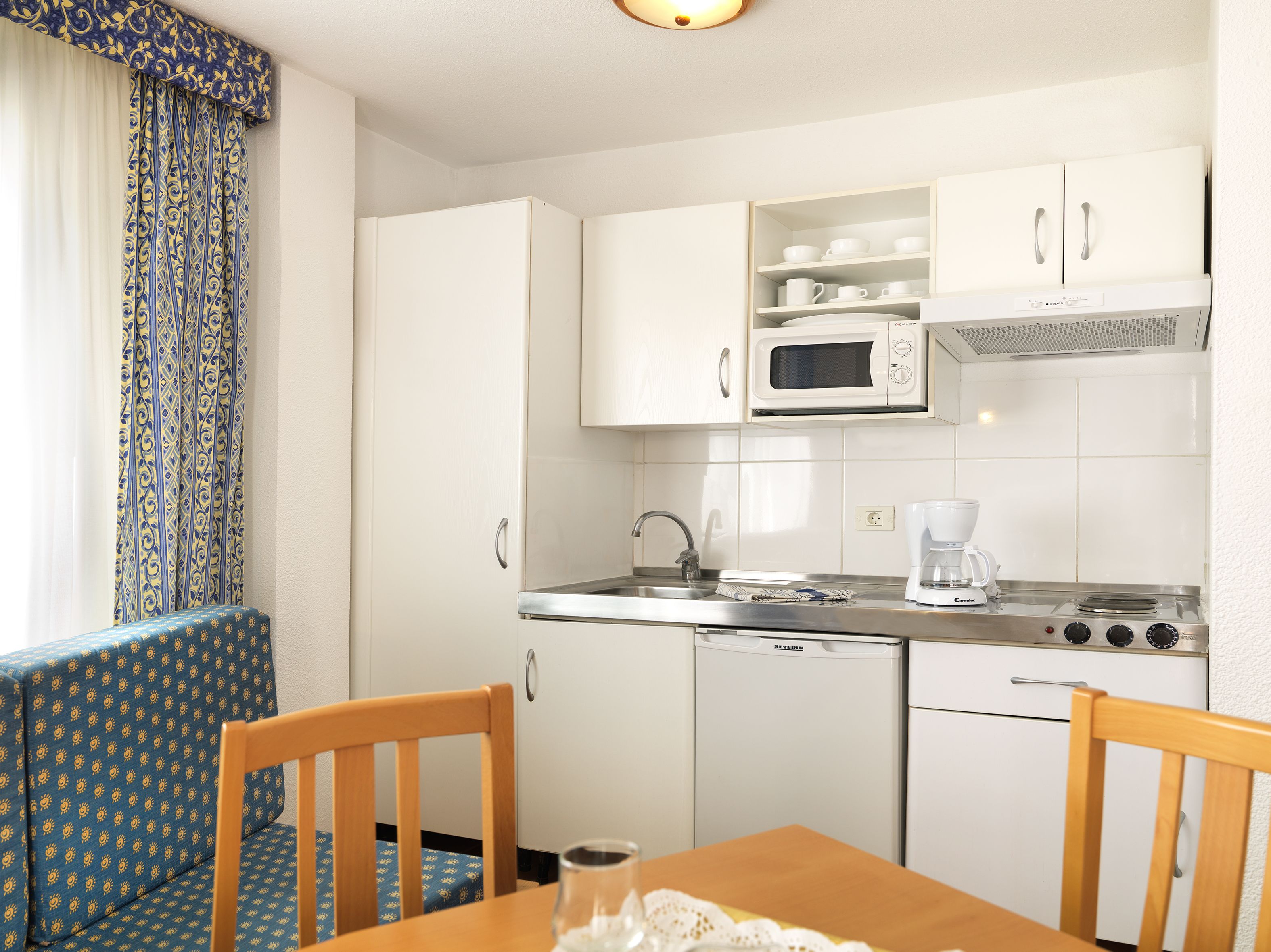 2 BEDROOM APARTMENT BALCONY OR TERRACE