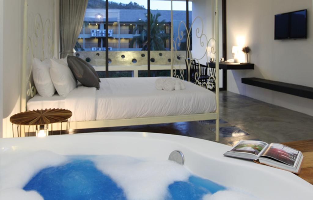 GRAND JACUZZI