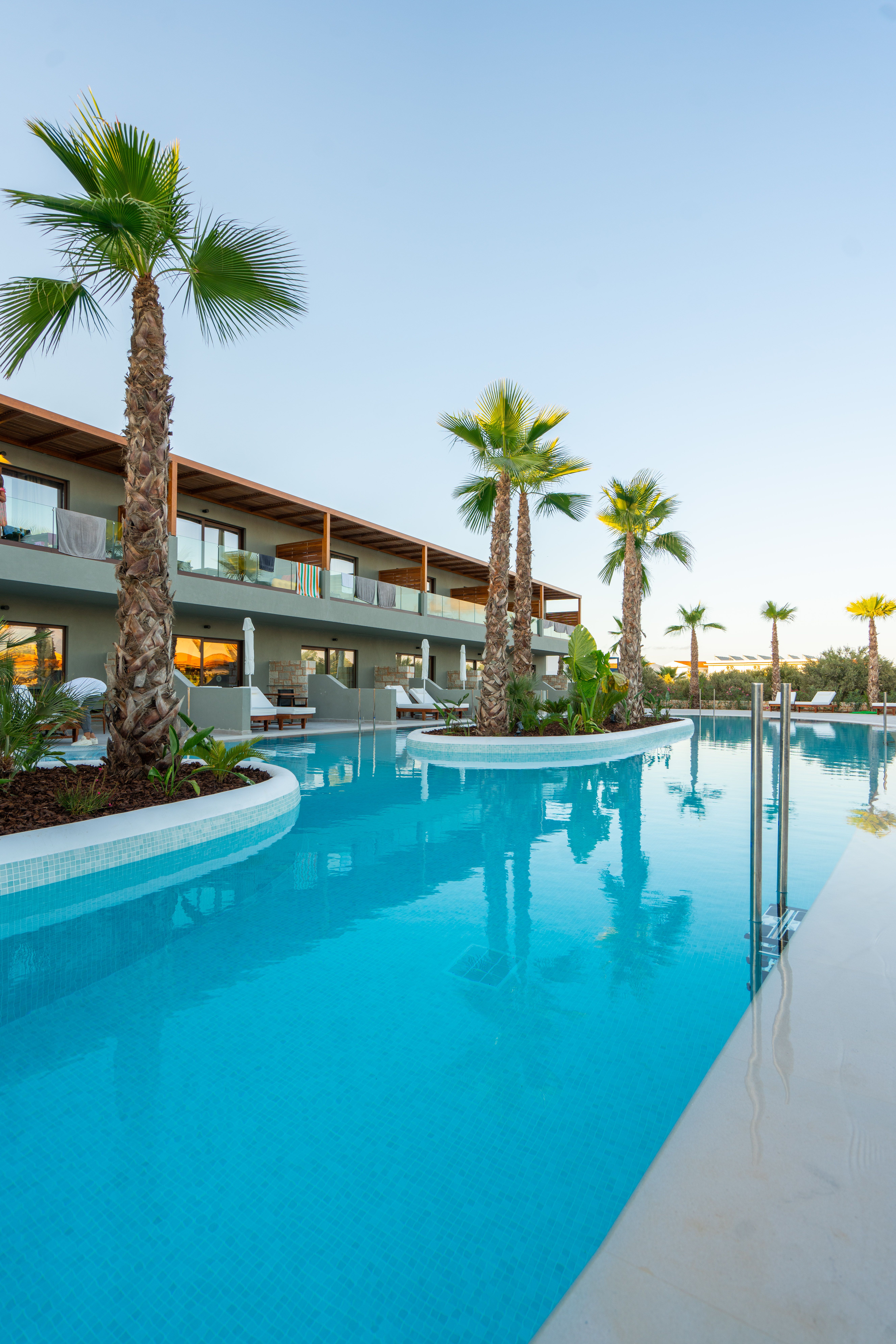 SUITE FAMILY POOL VIEW
