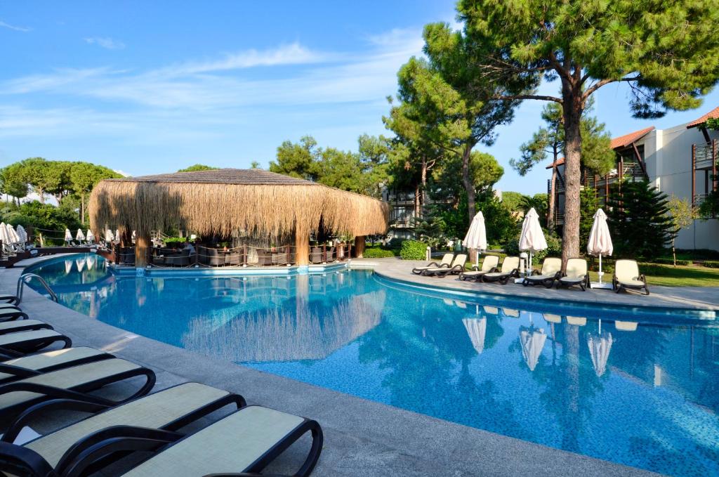 AQUA POOL BAR