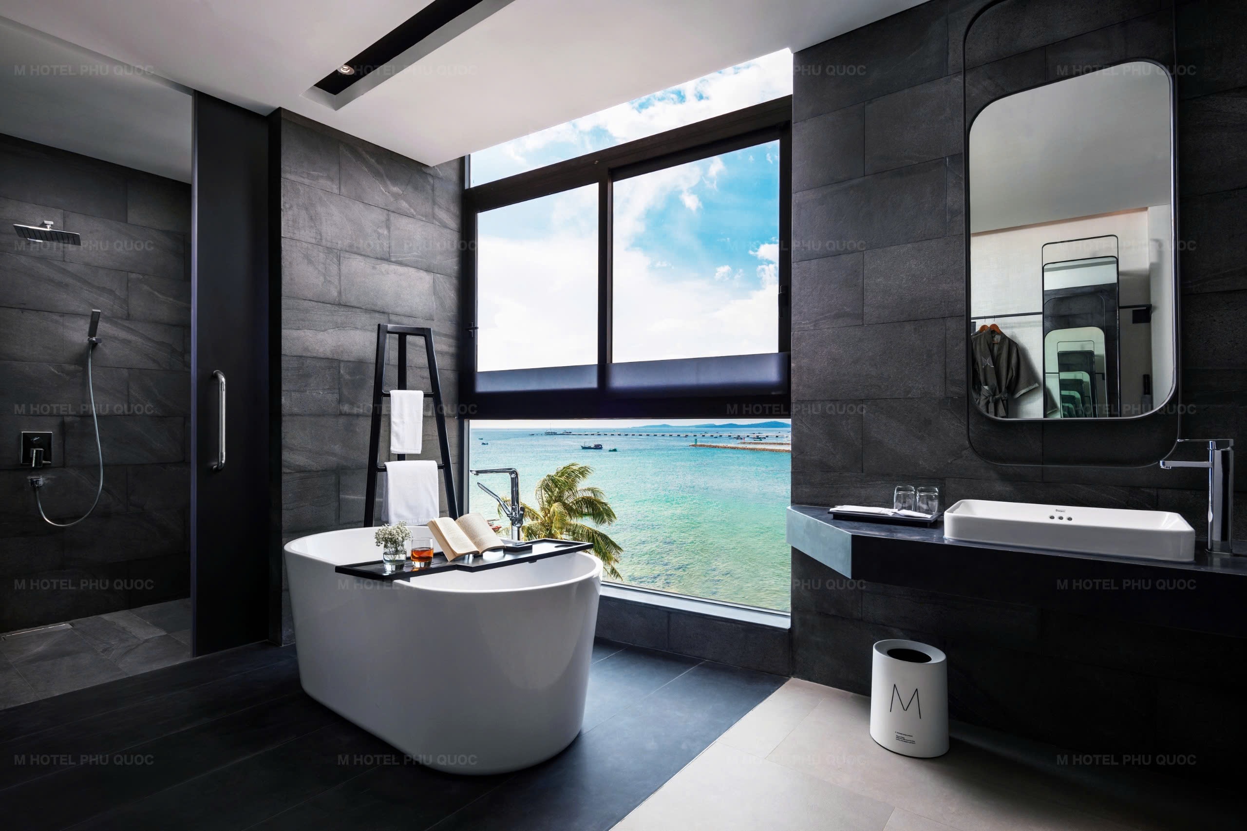  DELUXE DOUBLE SUITE WITH BALCONY