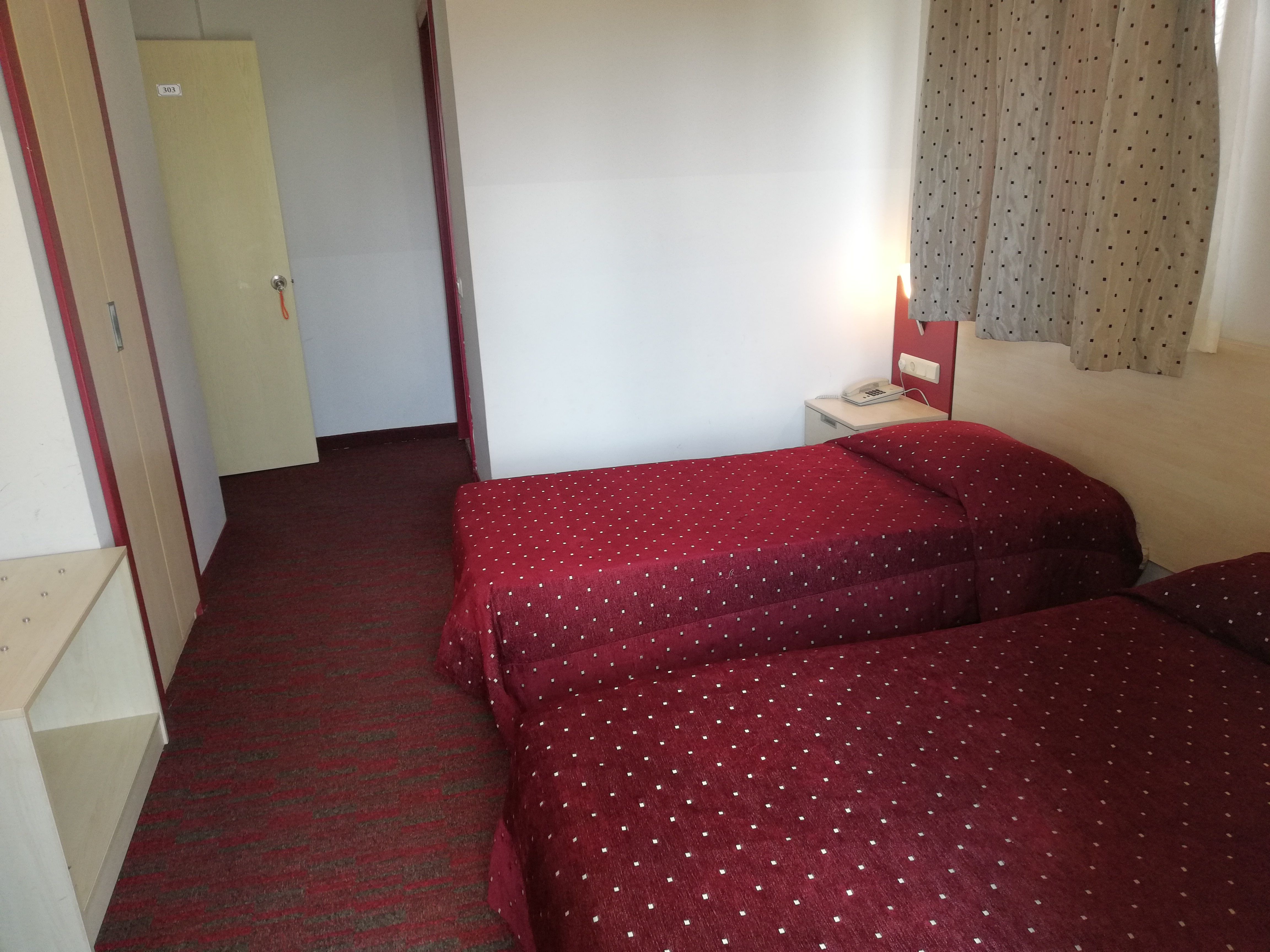 ECONOMY ROOM