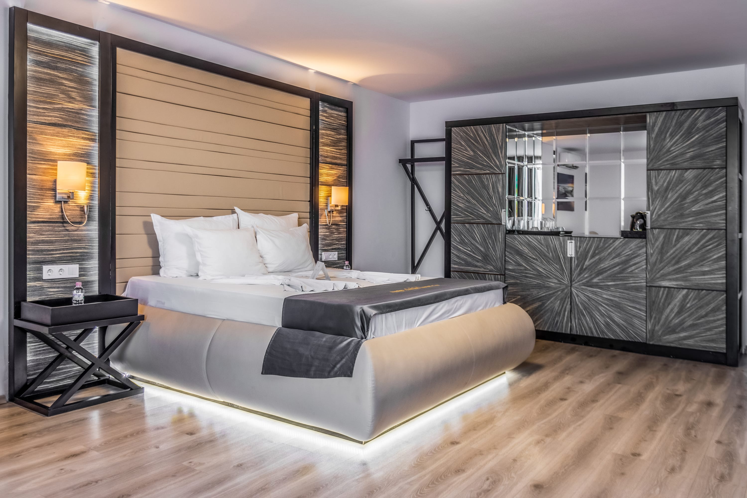 PREMIUM ROOM