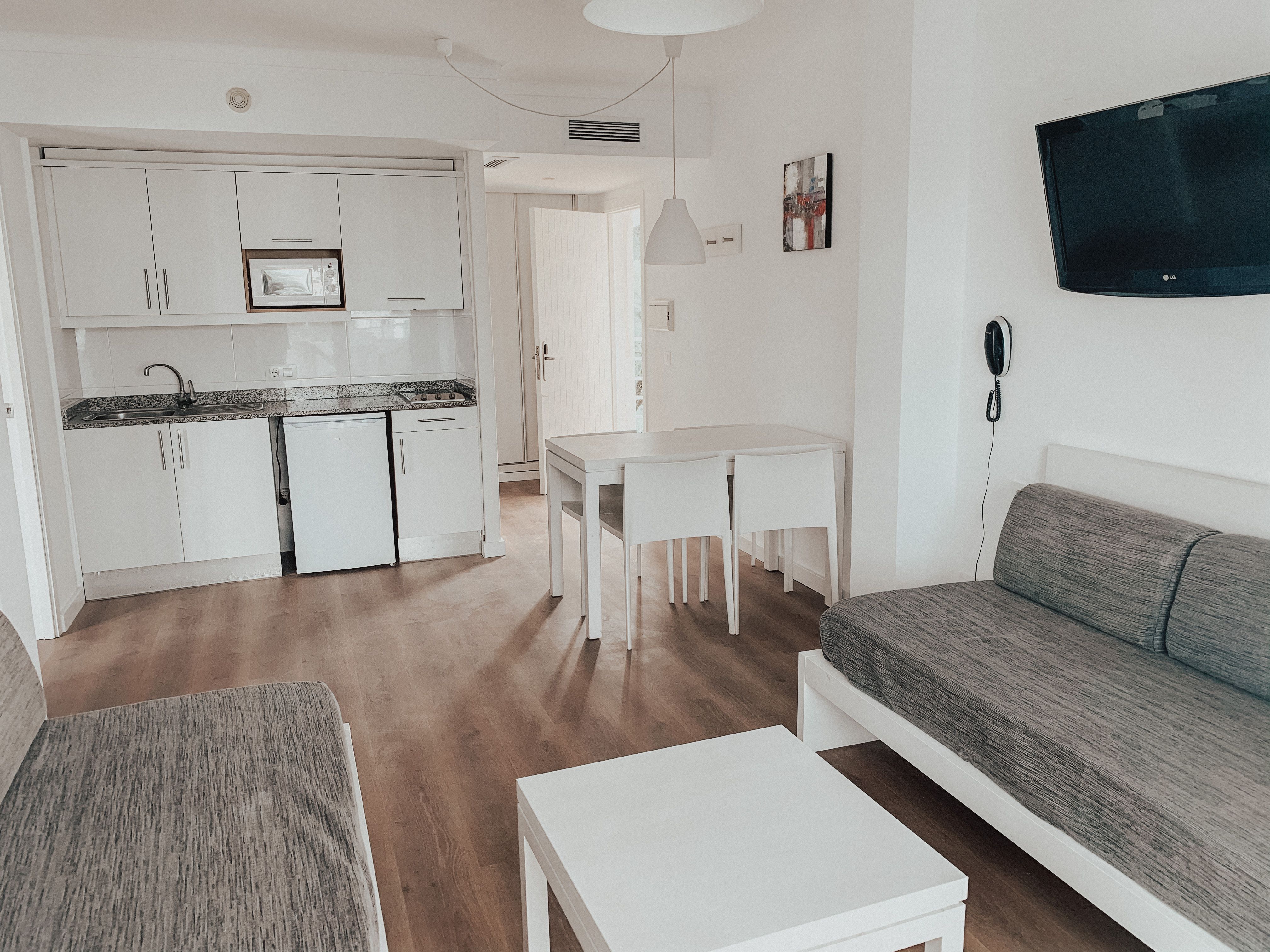 Apartment Balcony or Terrace 