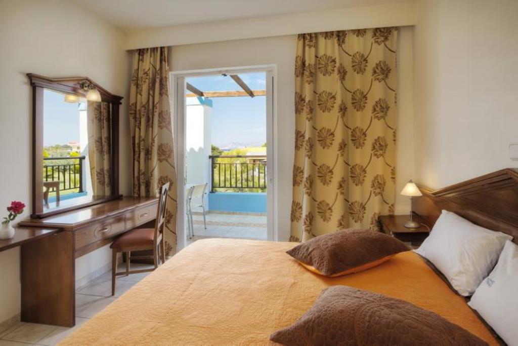 DOUBLE ROOM