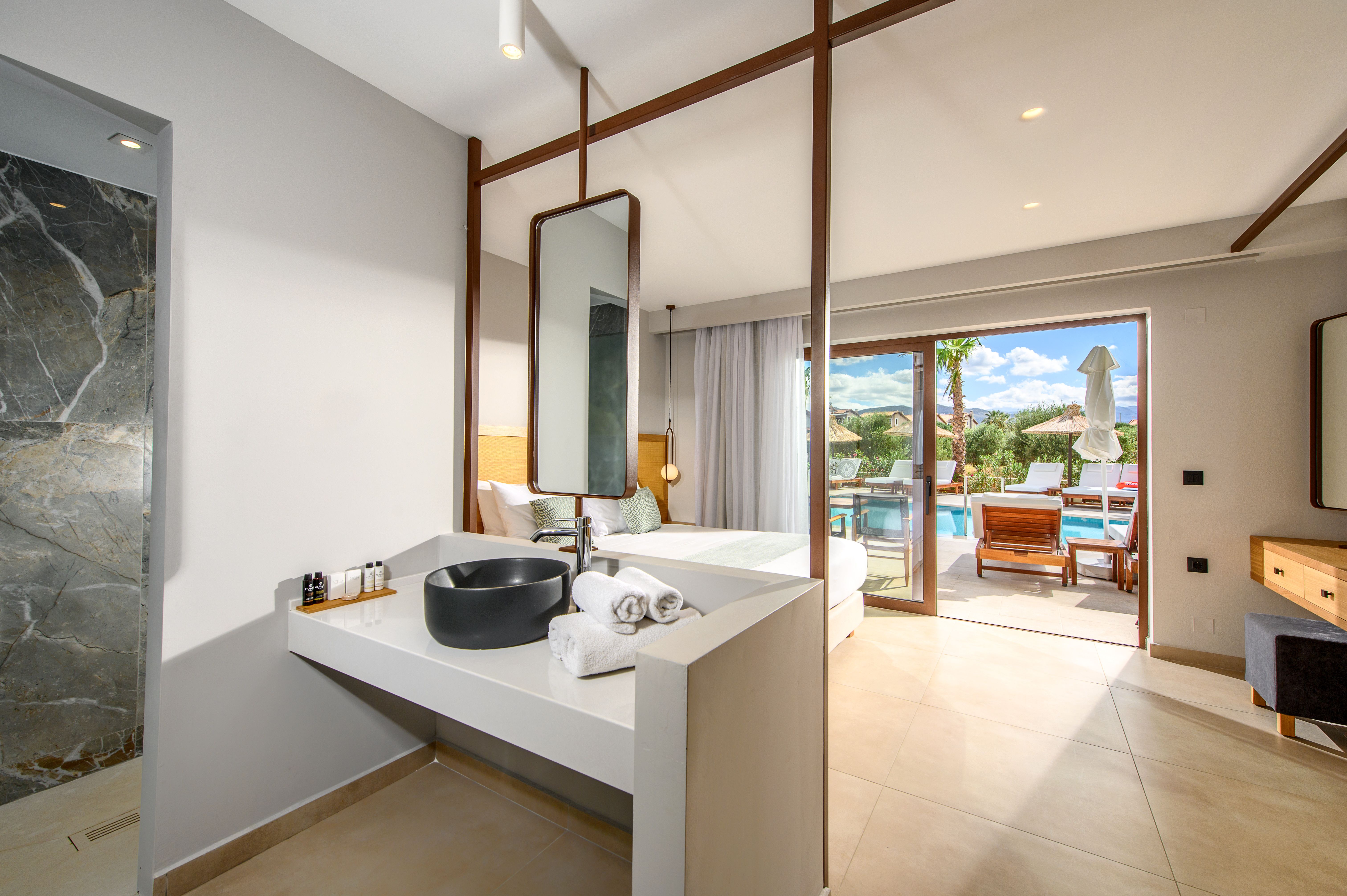 SUITE FAMILY POOL VIEW