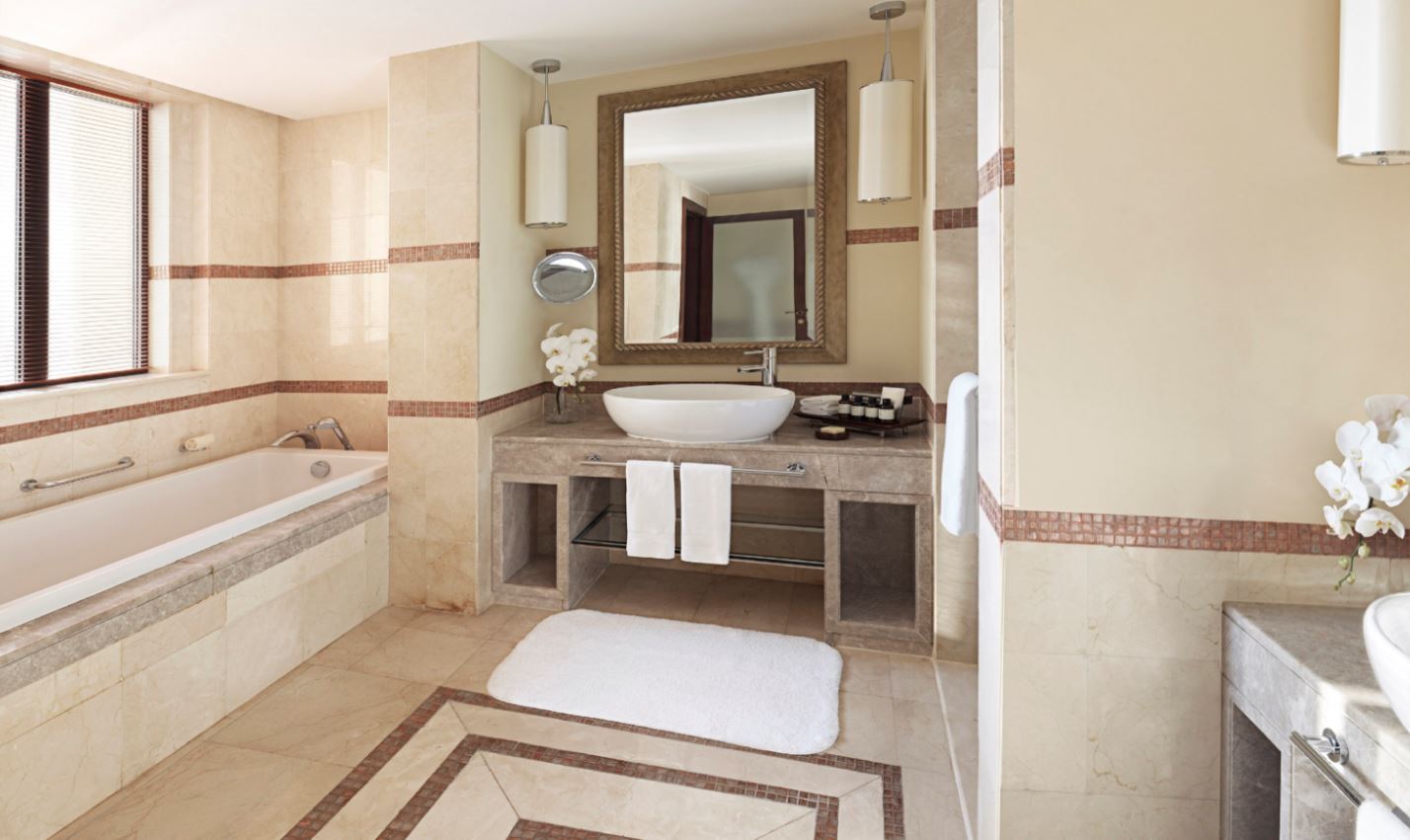 Family 2 Bedroom Corner Jacuzzi Palm Sea View Suite, 2 king beds, balcony..